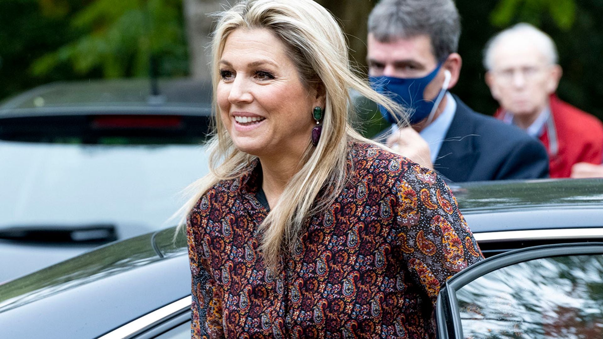 Máxima de Holanda se supera con un vestido de triple estampado