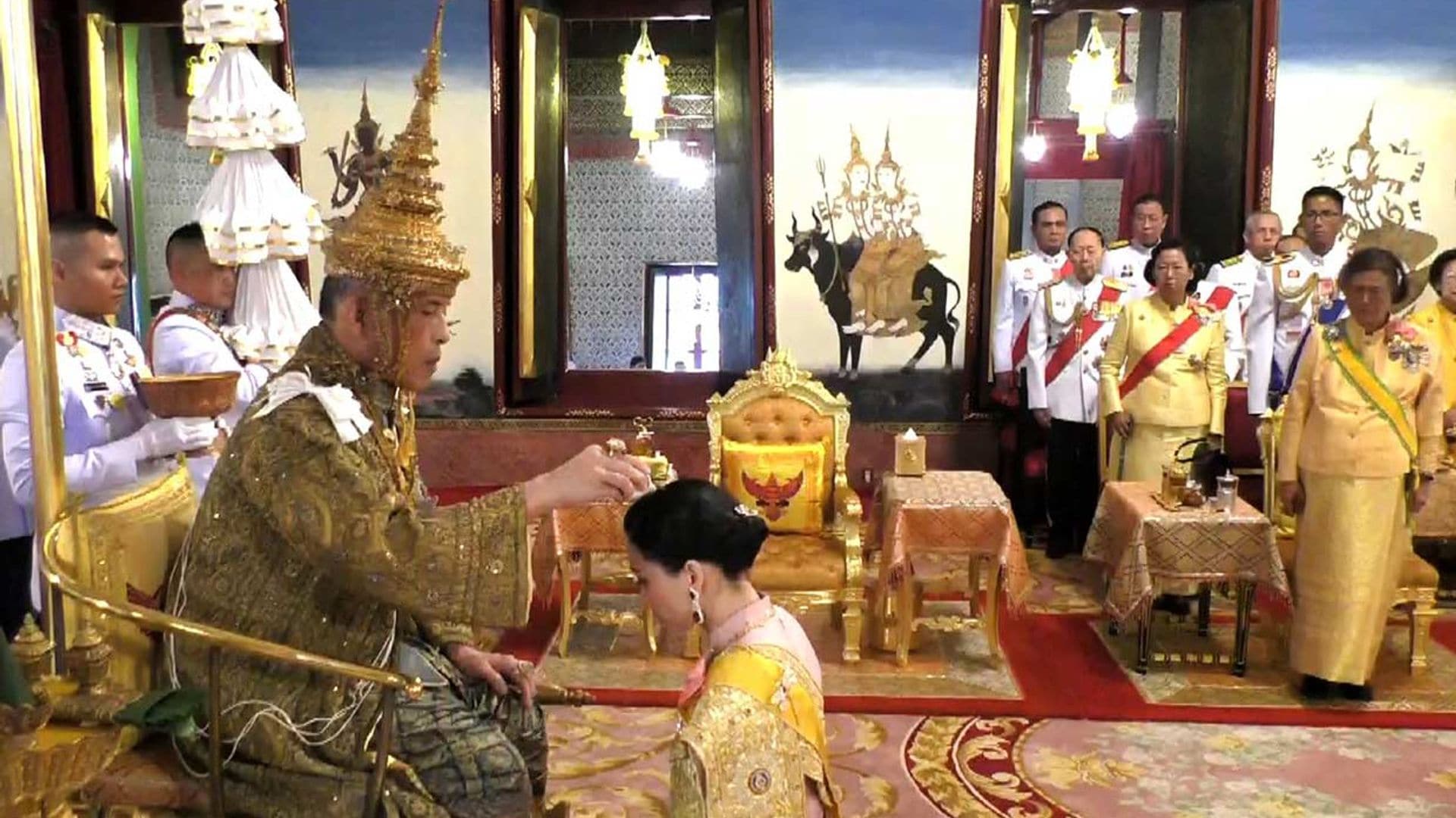 Un bautismo, un ritual y una procesión: comienza el lujoso ceremonial para coronar al rey de Tailandia