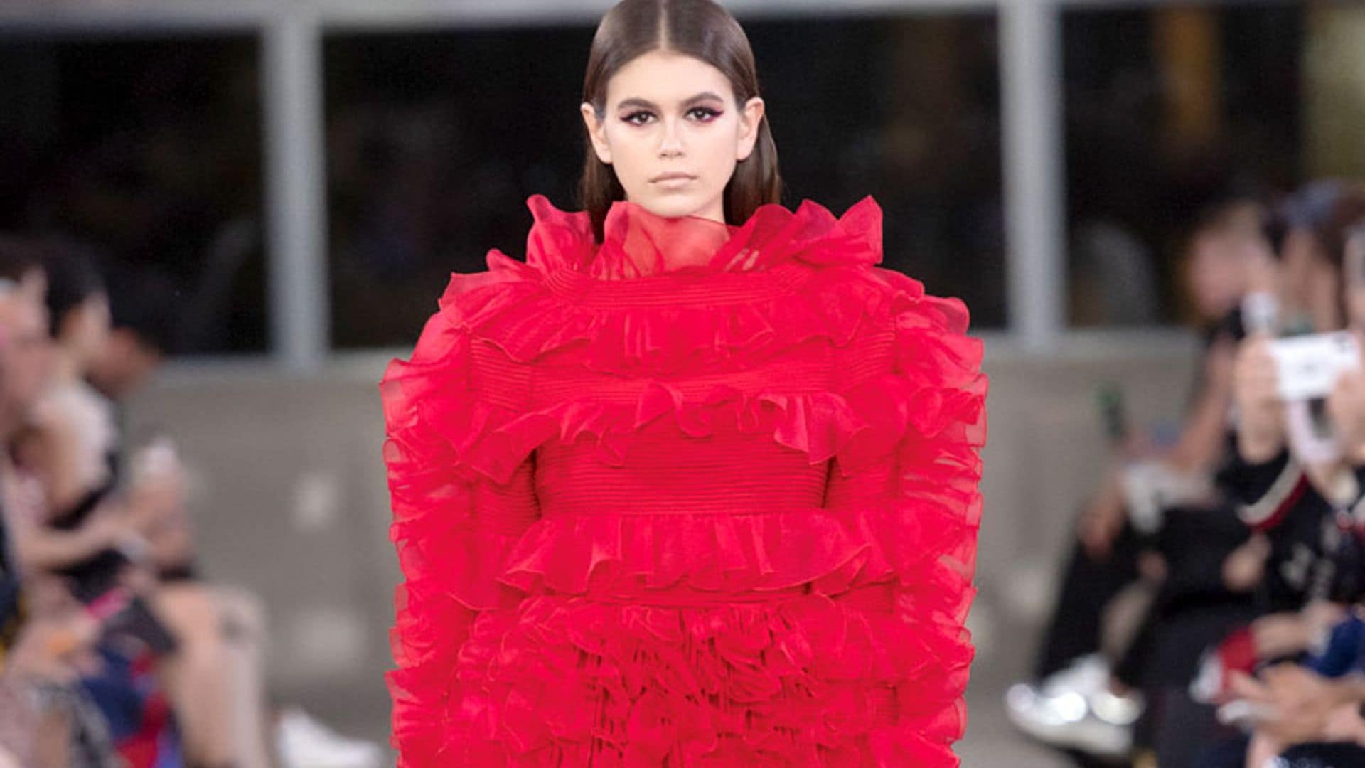 Kaia Gerber hace historia con Valentino en Tokyo