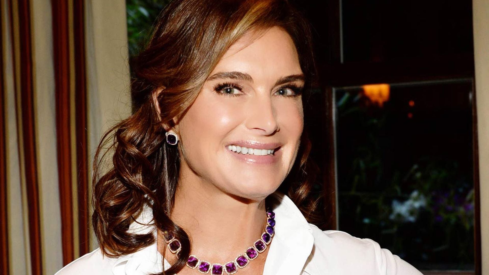 ¡Sorpresa! Brooke Shields es prima lejana del rey Felipe y diseña una colección de joyas inspirada en su parentesco real