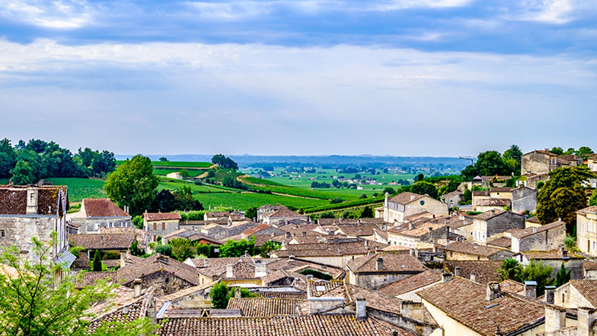 Saint-Émilion, un pueblo medieval entre viñedos que no puede ser más bonito