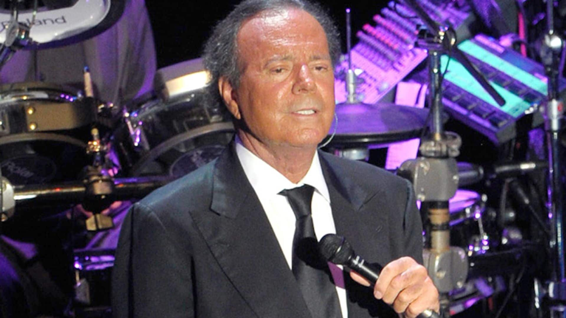 Admiten a trámite la demanda de paternidad interpuesta al cantante Julio Iglesias