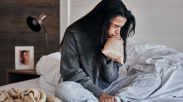 istock chica respira bolsa