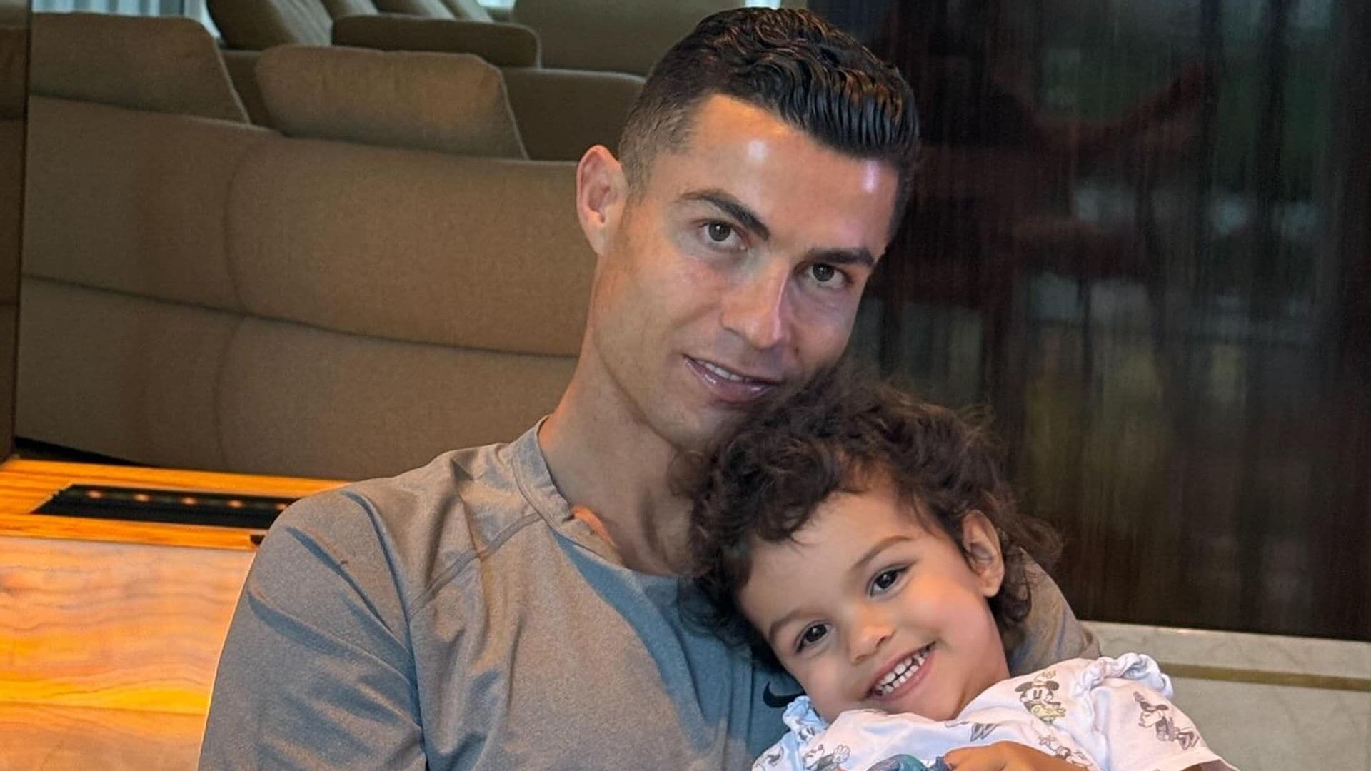 Previo a Navidad, Cristiano Ronaldo derrite a todos con una nueva foto junto a Bella Esmeralda