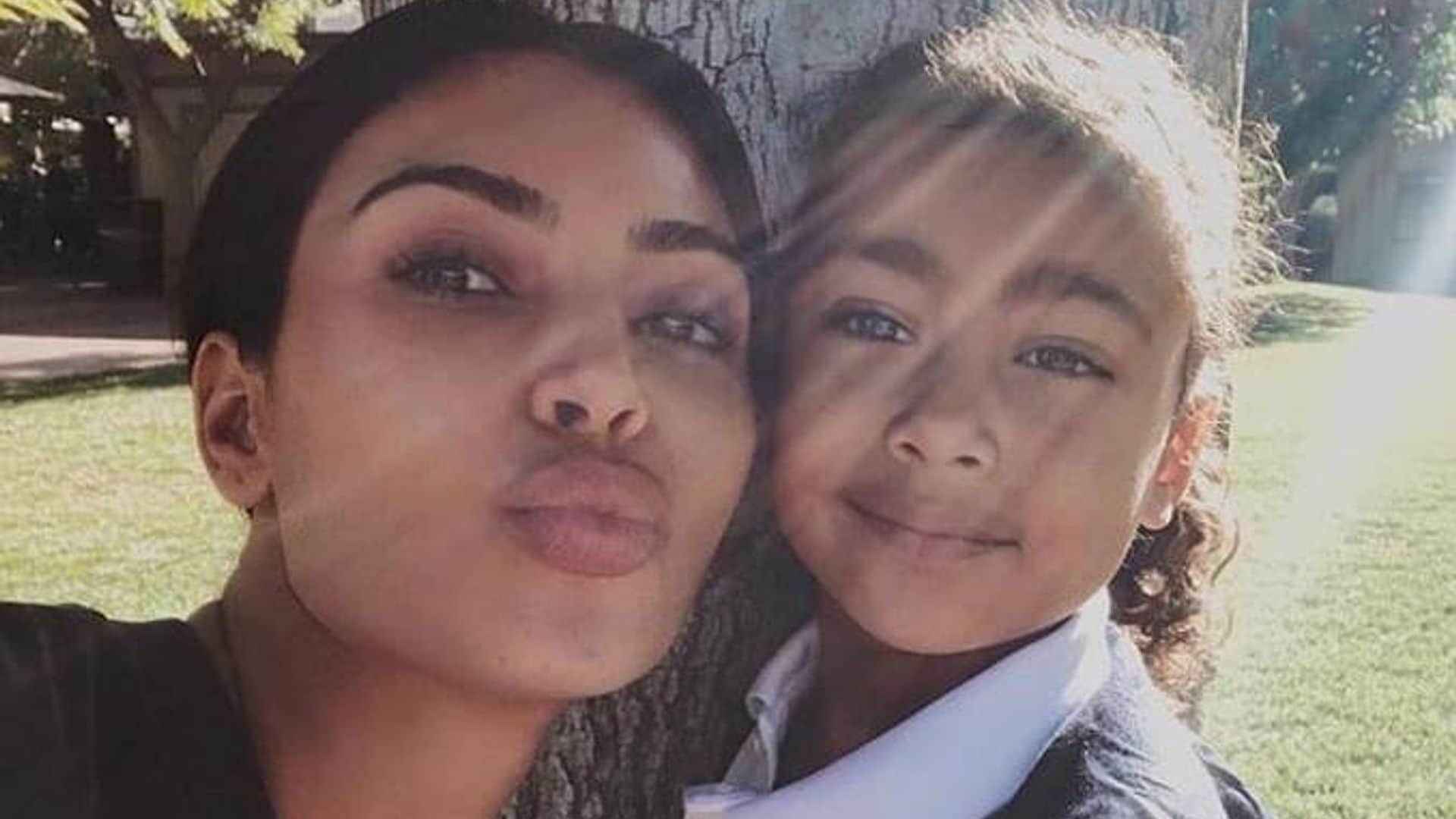 Hija de Kim Kardashian protege a su mamá del coronavirus con un tierno gesto