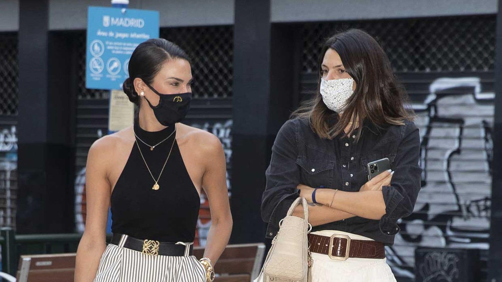 Laura M. Flores y Carla Barber, dos cuñadas bien avenidas y 'muy felices'