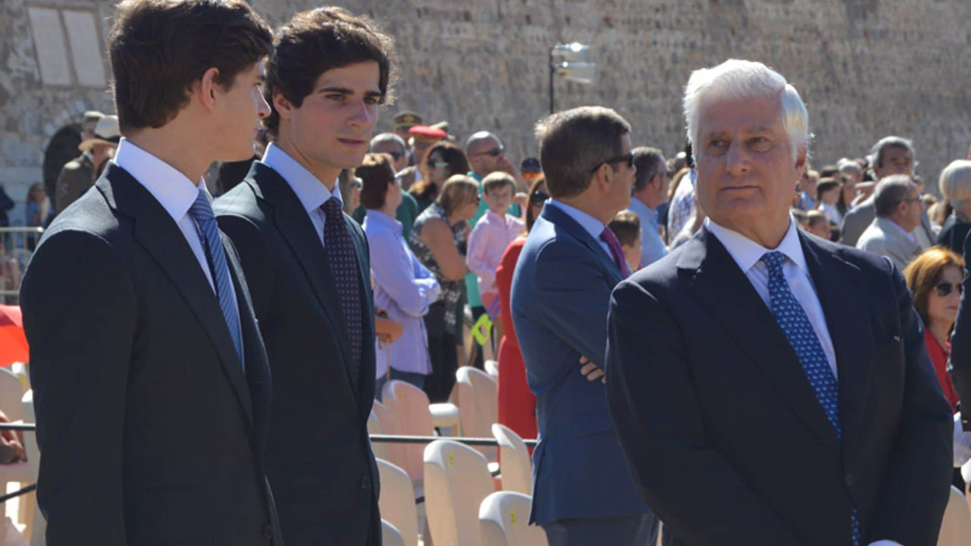 El duque de Alba, testigo de la jura de bandera de sus hijos