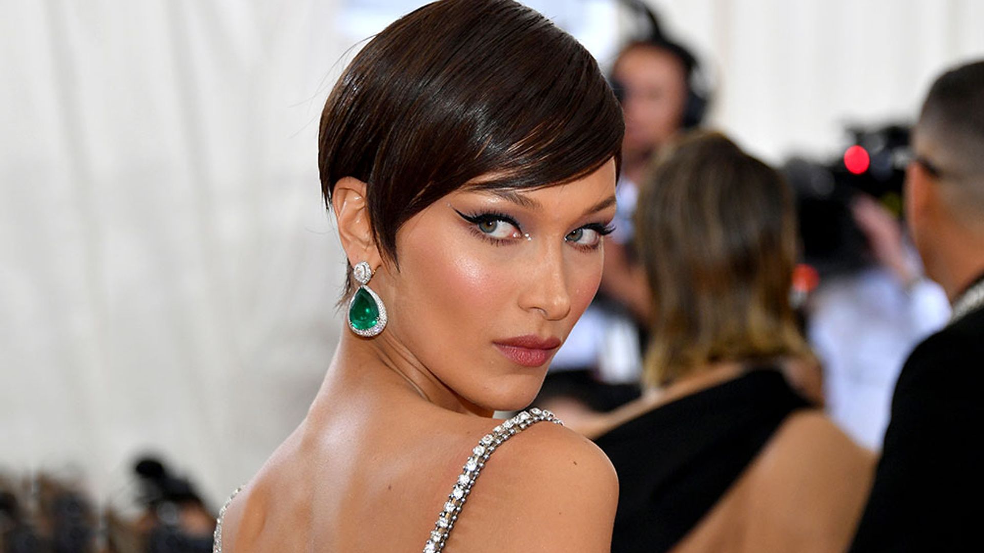 Lo llevó Bella Hadid: ¿Quieres copiar el maquillaje de fiesta más deseado?