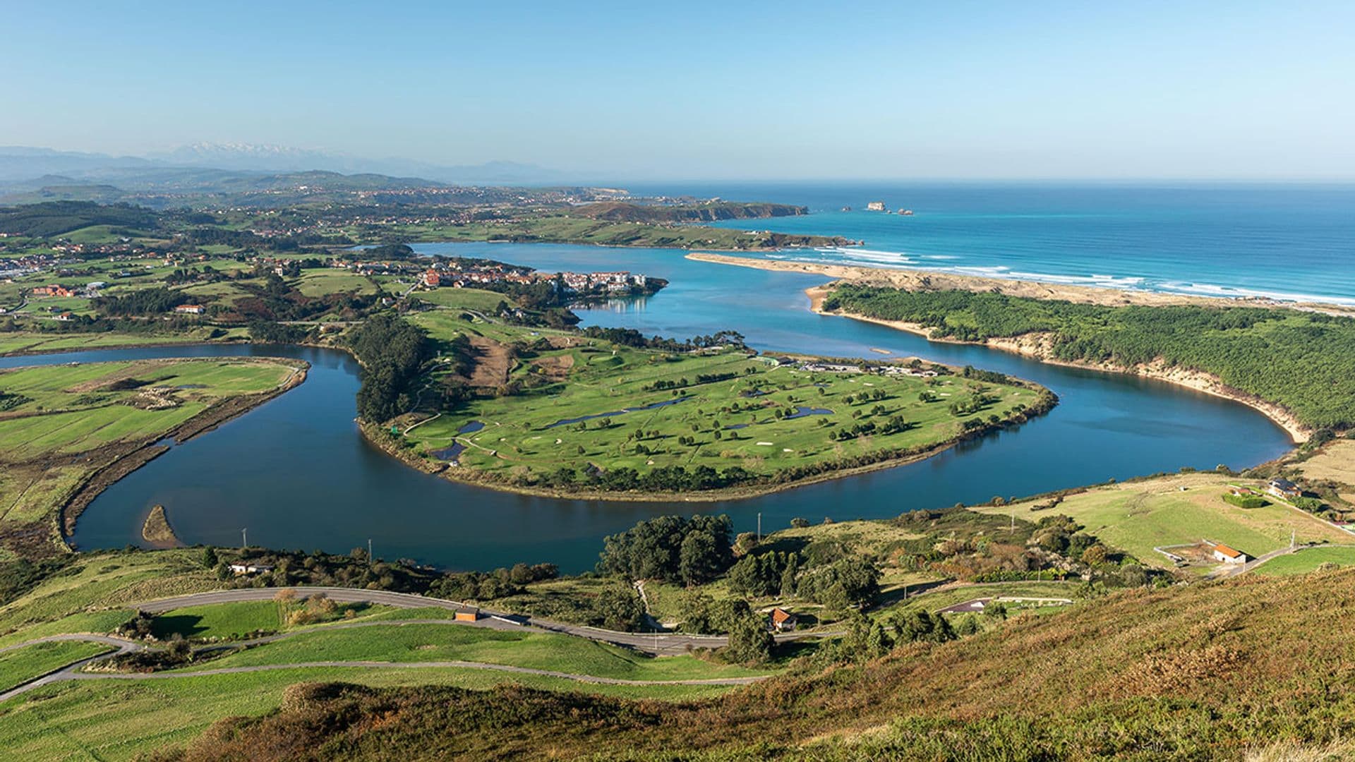 Liencres, más que una playa, un parque natural en la costa cántabra