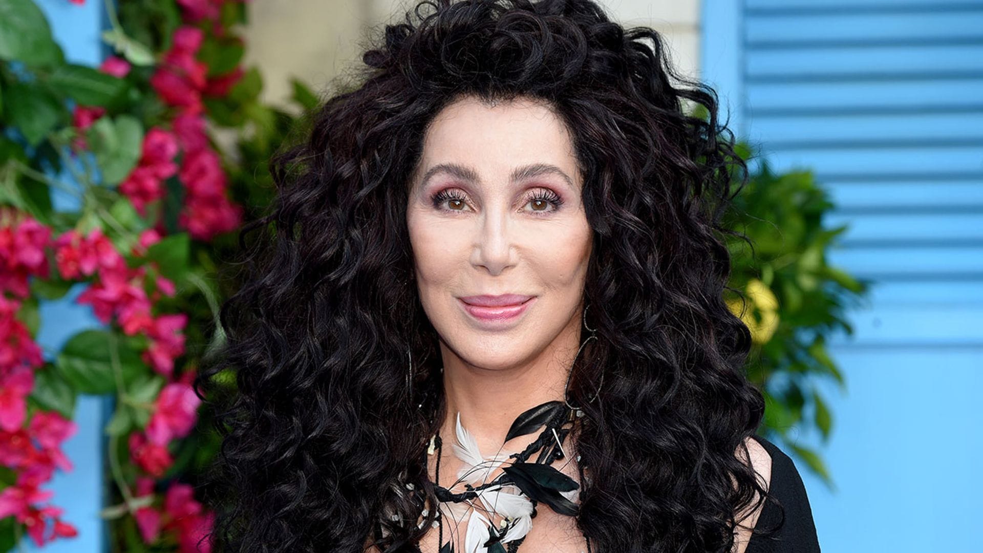 Cher cumple 75 años y lo hace con un regalo para sus millones de fans