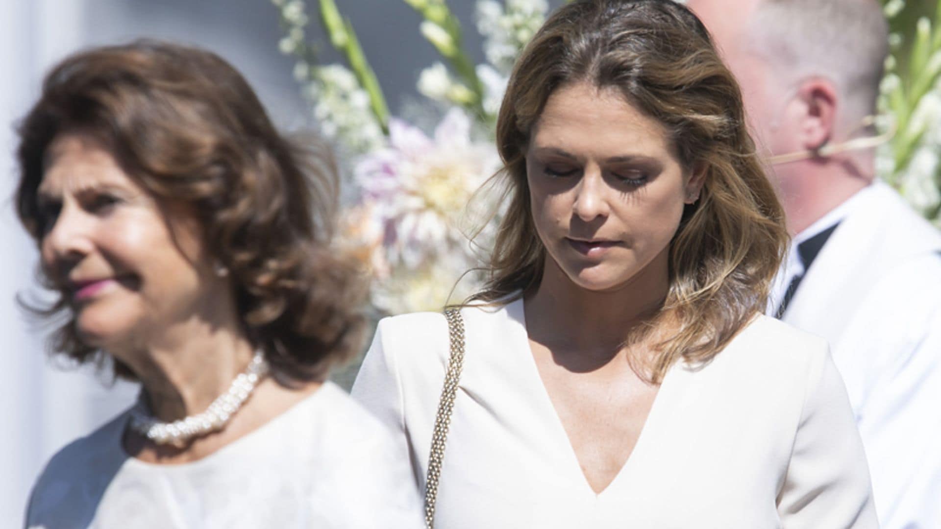 El difícil momento de Silvia y Magdalena de Suecia en el funeral de una buena amiga