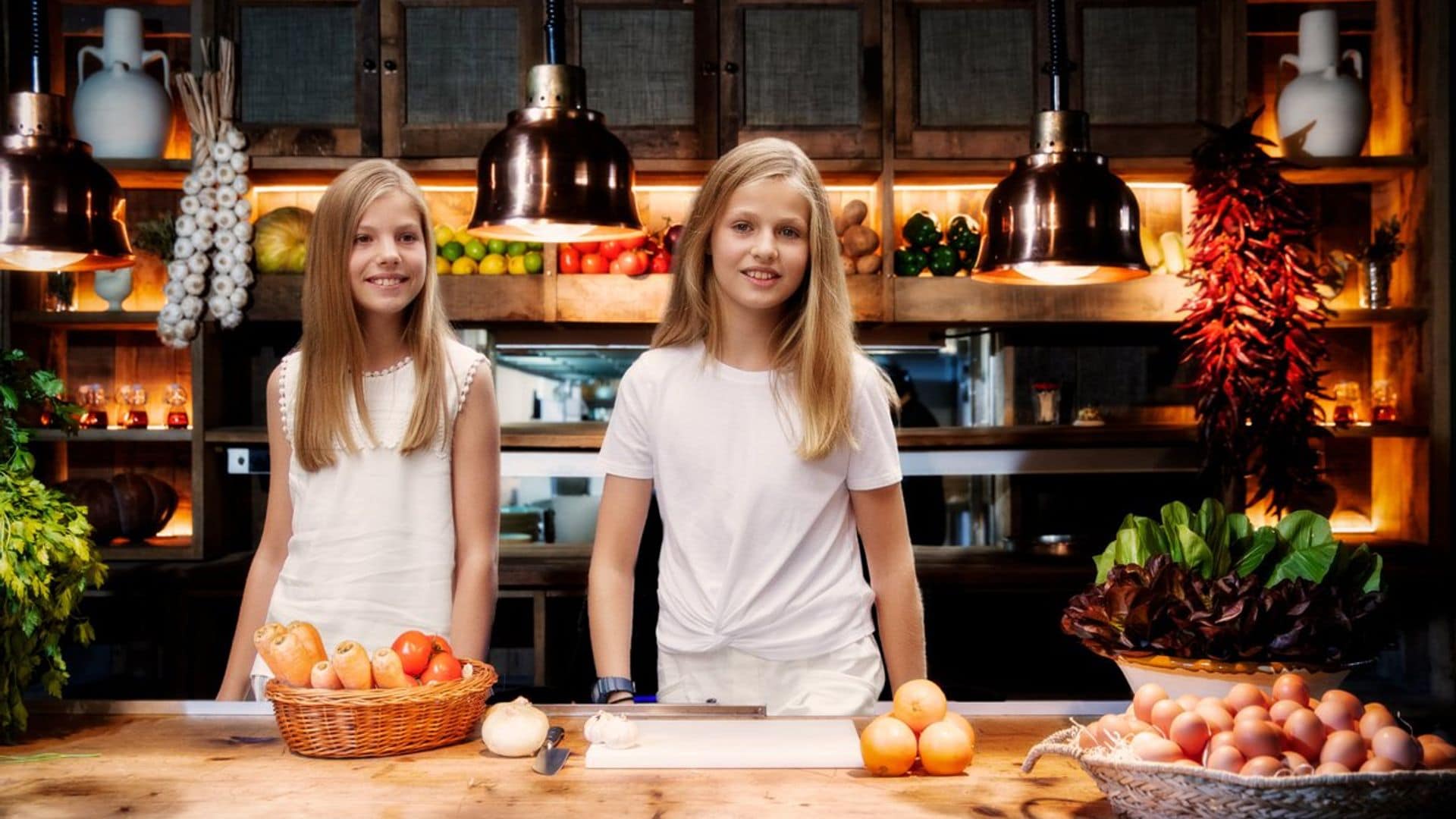 Descubrimos la pasión secreta de Leonor y Sofía, dos hermanas mano a mano en la cocina de La Zarzuela