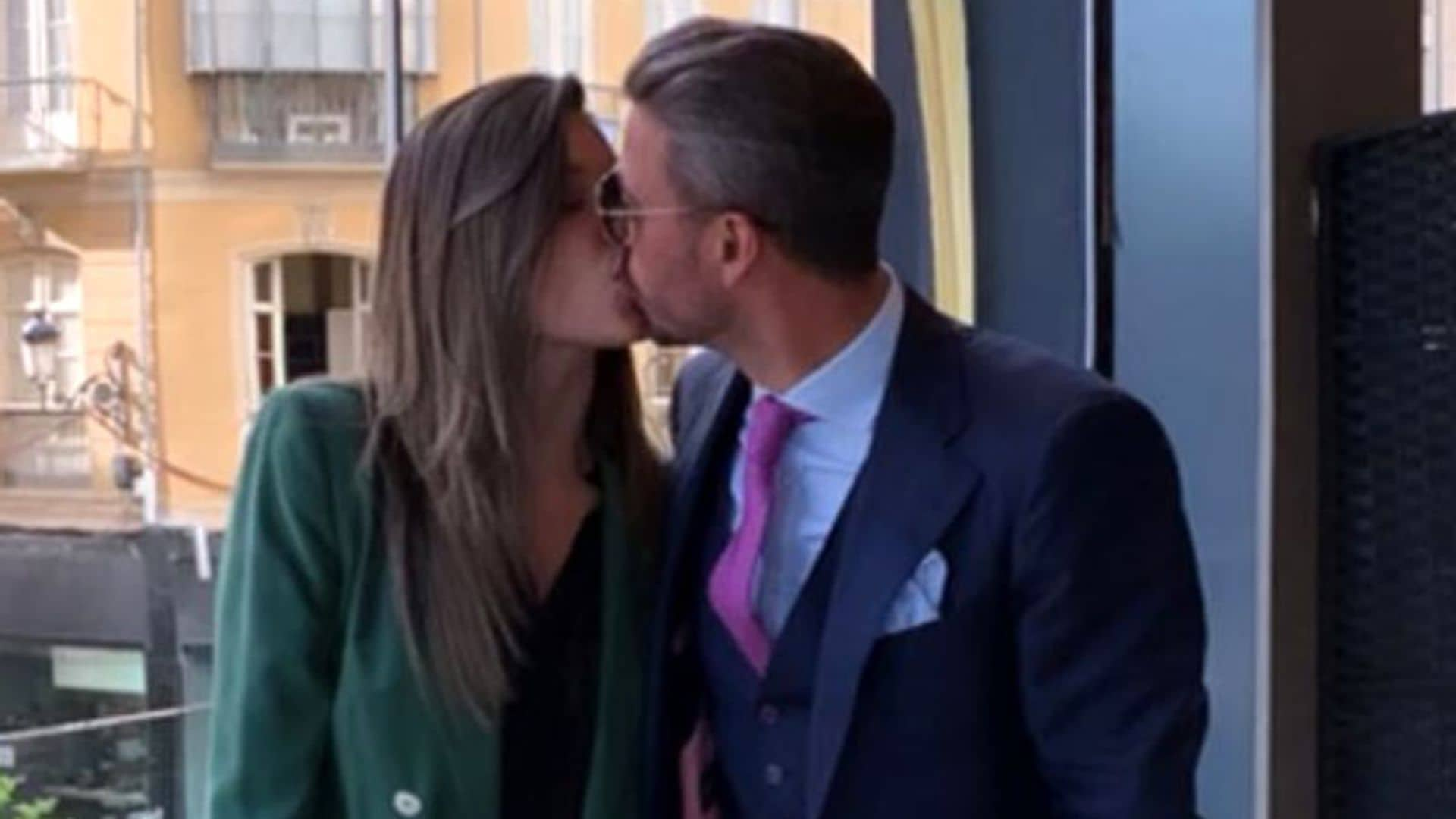 Lorena Gómez y René Ramos derrochan amor en la Semana Santa de Málaga