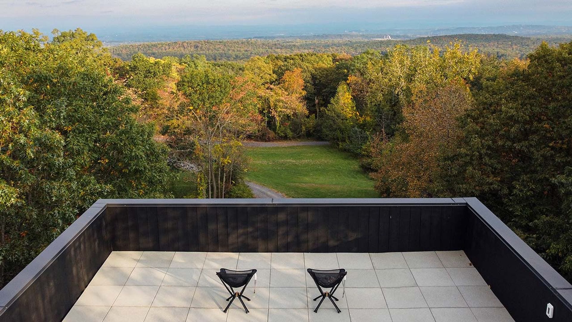 Una casa 'mirador' de arquitectura vertical para aprovechar las vistas del paisaje