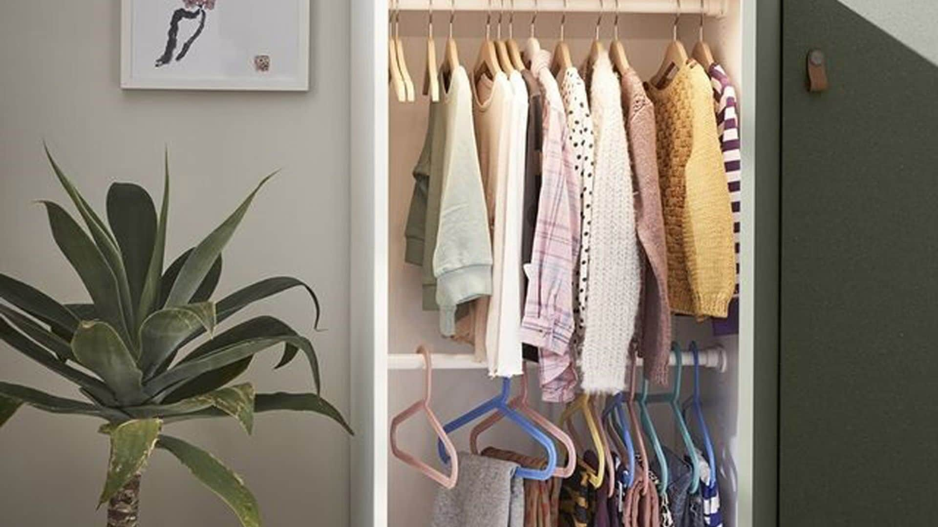 ¿Necesitas organizar tu ropa? 5 trucos geniales para armarios pequeños