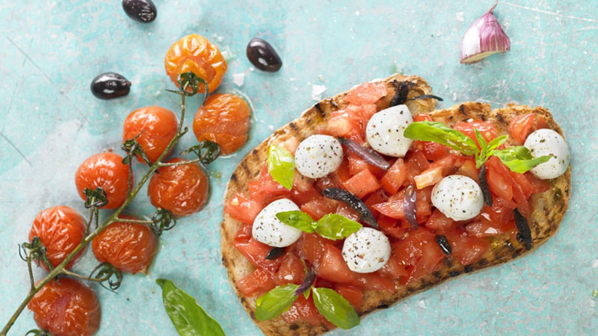 'Bruschetta' clásica de tomate y 'mozzarella'