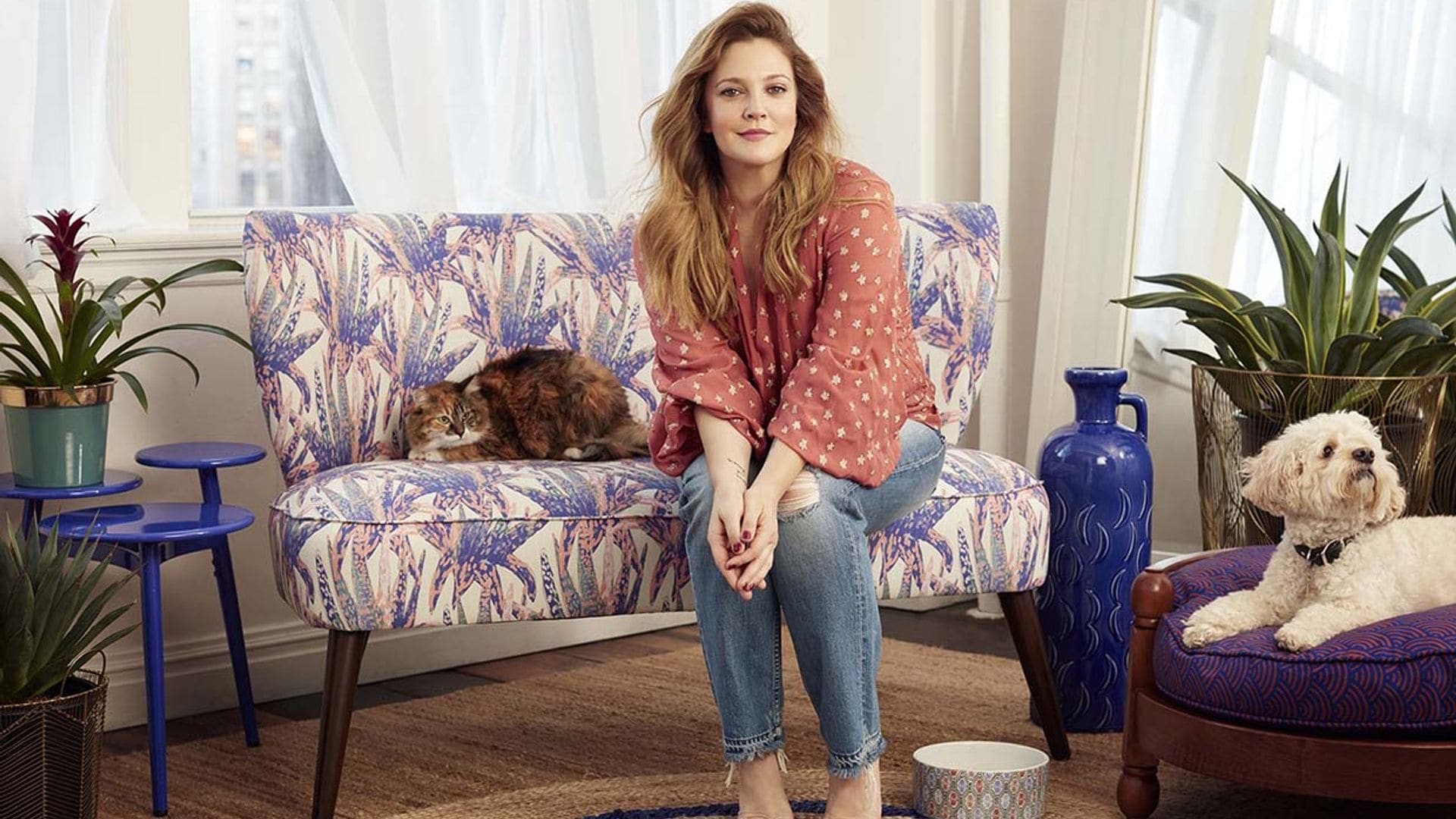 Drew Barrymore lanza su primera colección de decoración para la casa, ¿quieres verla?