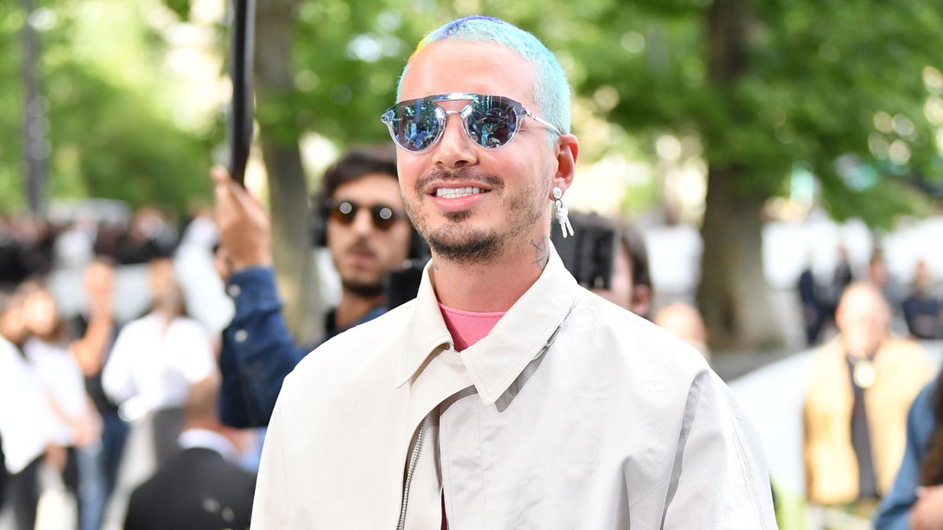 Exclusiva HOLA.com: Acompañamos a J Balvin al desfile de Dior Homme