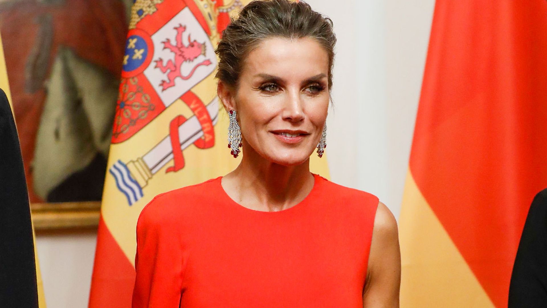 Los seis looks virales de la Reina en Alemania: mucho color y vistosas joyas