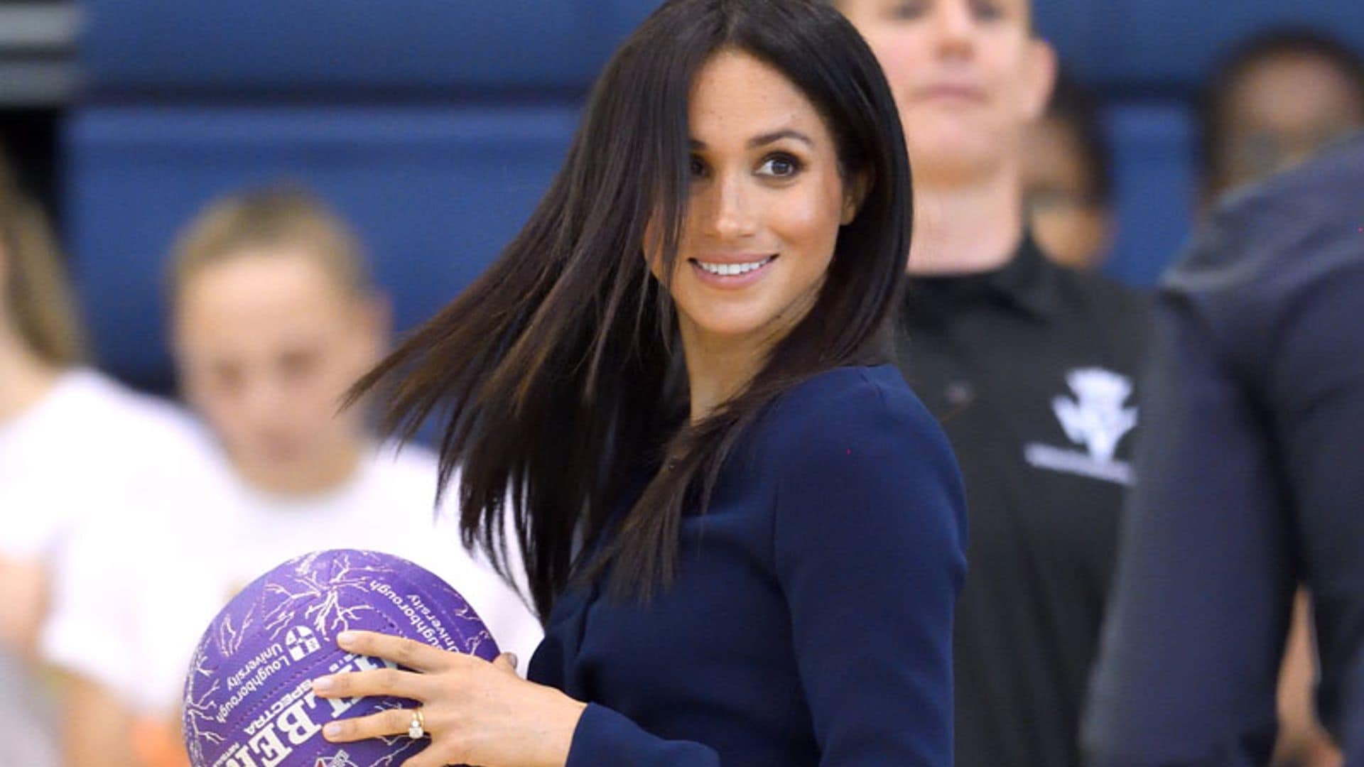 Meghan Markle sorprende con su melena extra lisa, ¿cómo conseguirla?