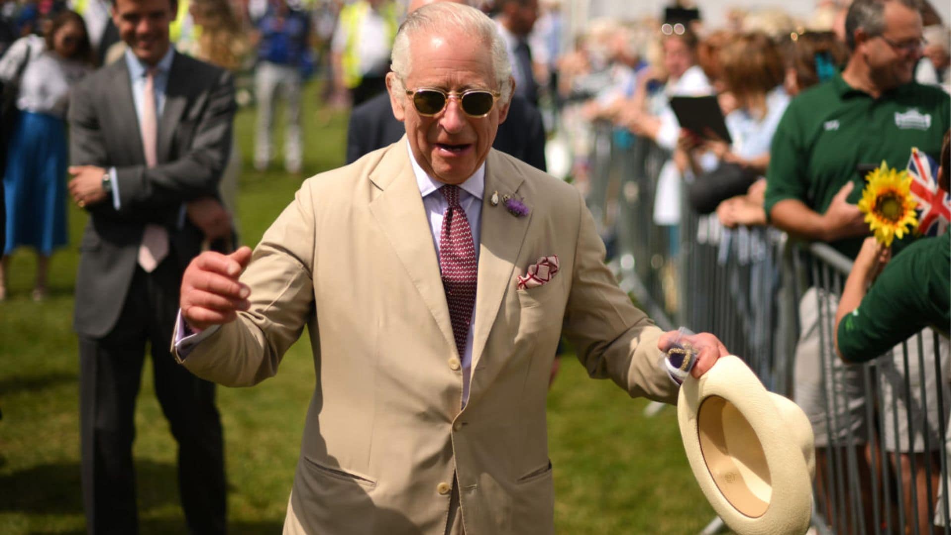 Carlos III no se queda atrás y sorprende con su elegancia como lo hizo don Felipe en Wimbledon