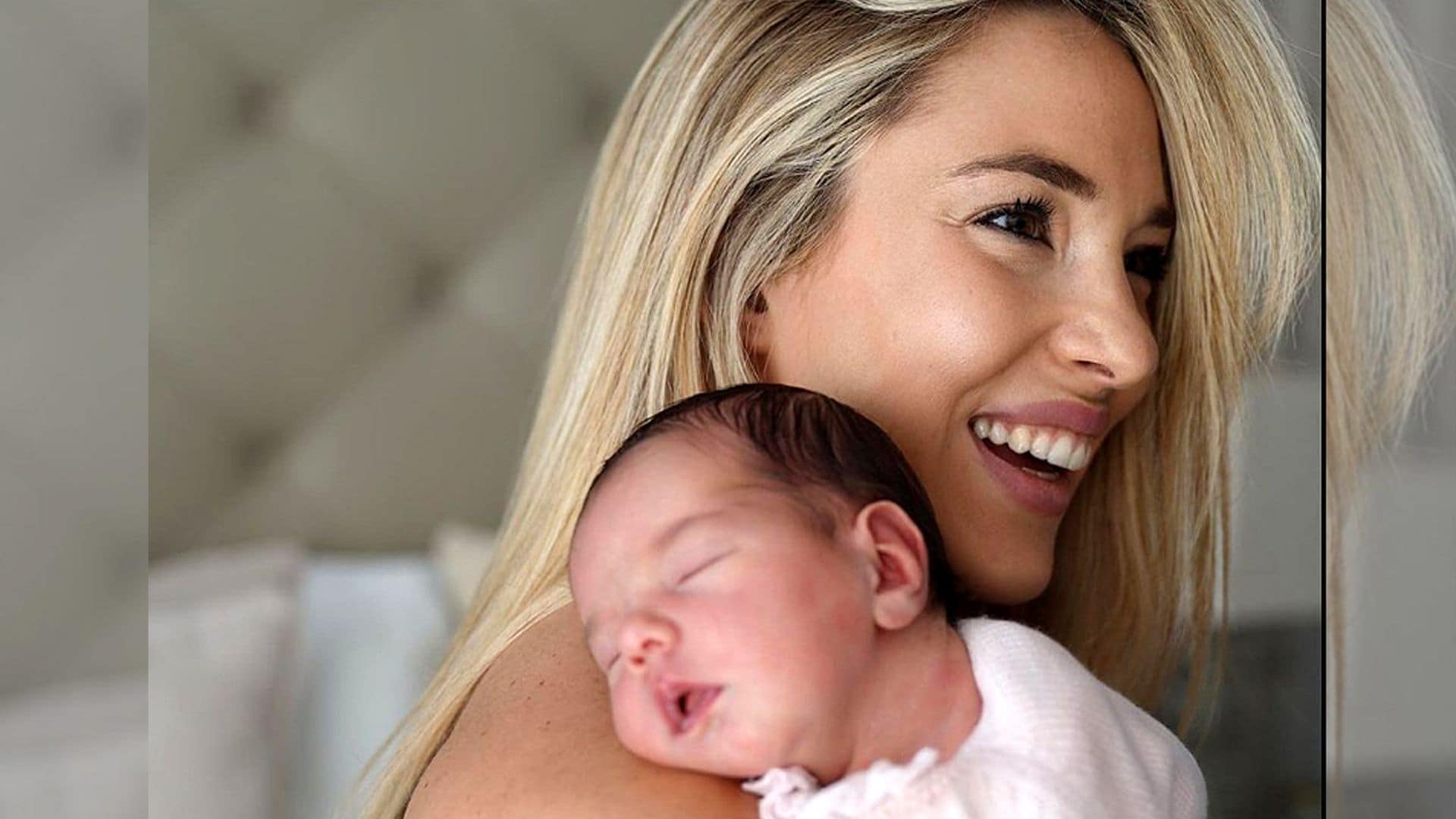 Alice Campello celebra el primer mes de su hija Bella con las fotos más bonitas