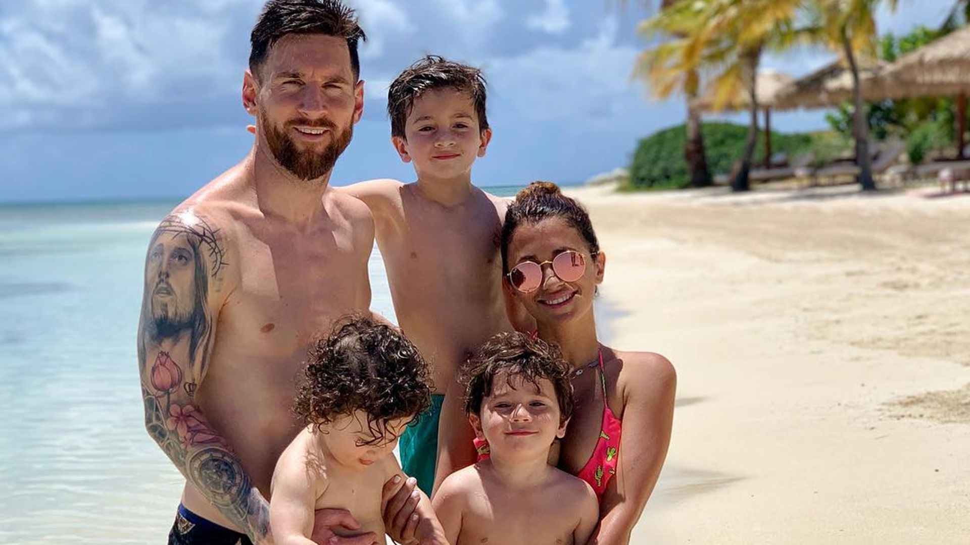 Leo Messi y Antonela Roccuzzo disfrutan del paraíso con sus hijos