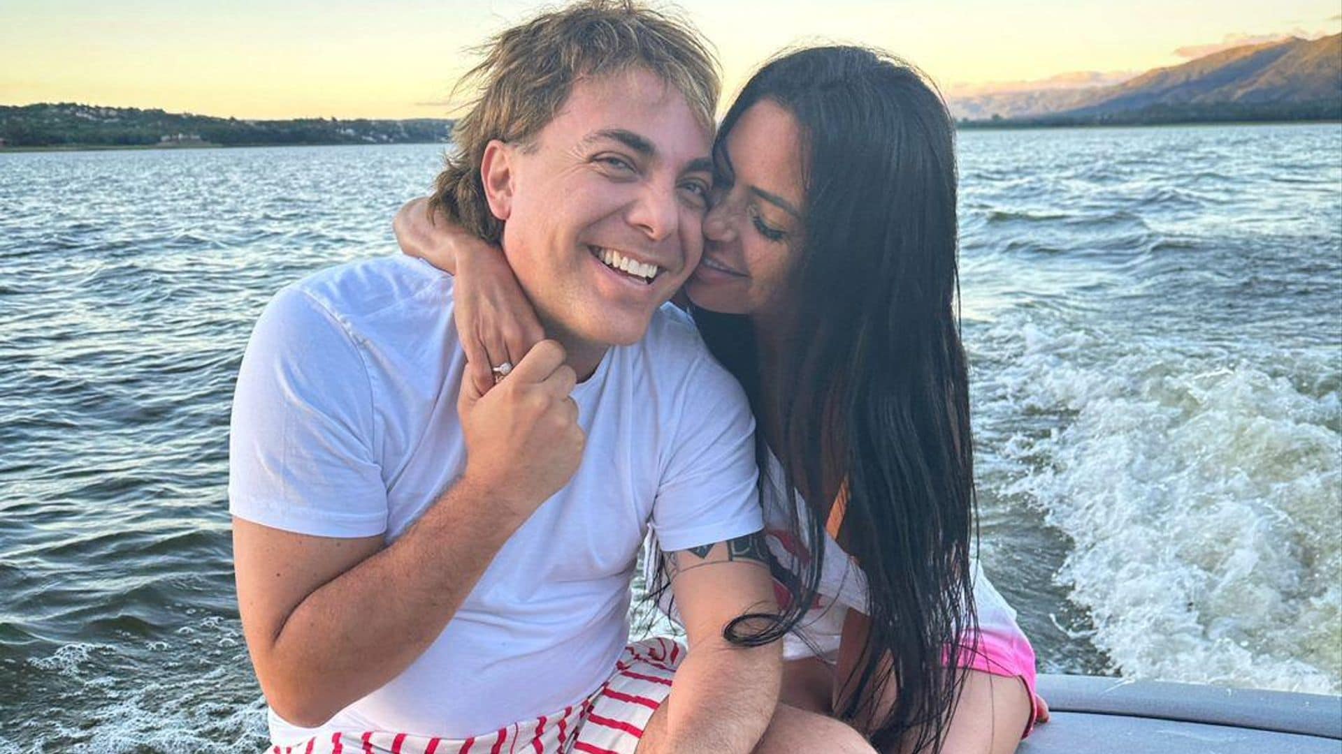 Cristian Castro vuelve a México con su novia y envía mensaje a Verónica Castro: 'Le pido disculpas'