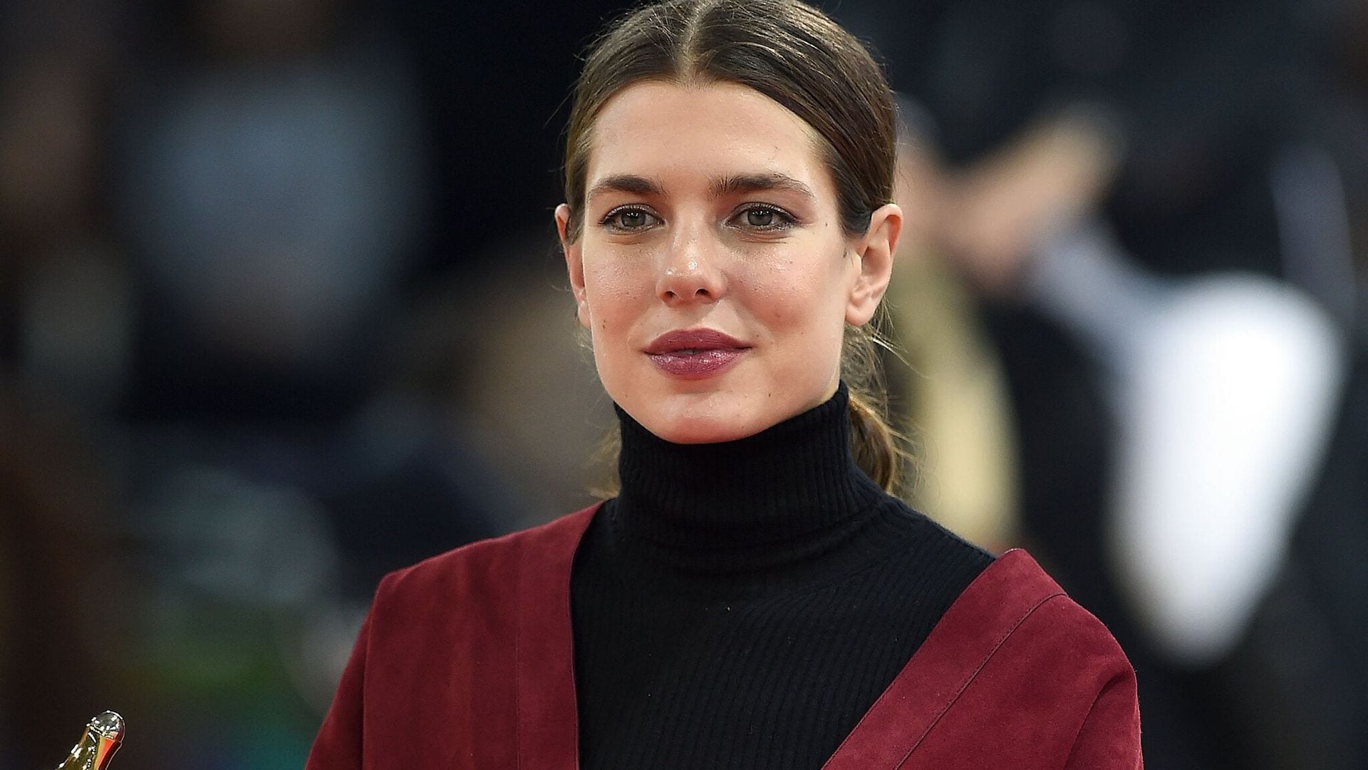 Carlota Casiraghi sorprende con su debut como cantante en un desfile de Chanel