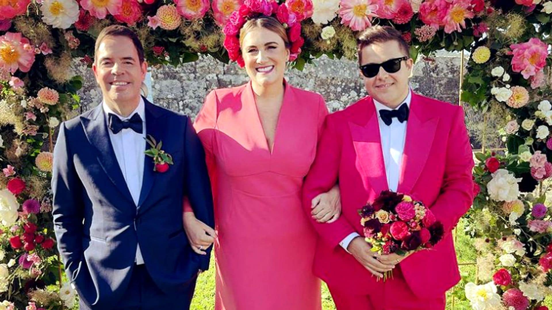 'Mi gran boda gallega': Carlota Corredera casa a dos amigos en su tierra con una fiesta de lo más colorida