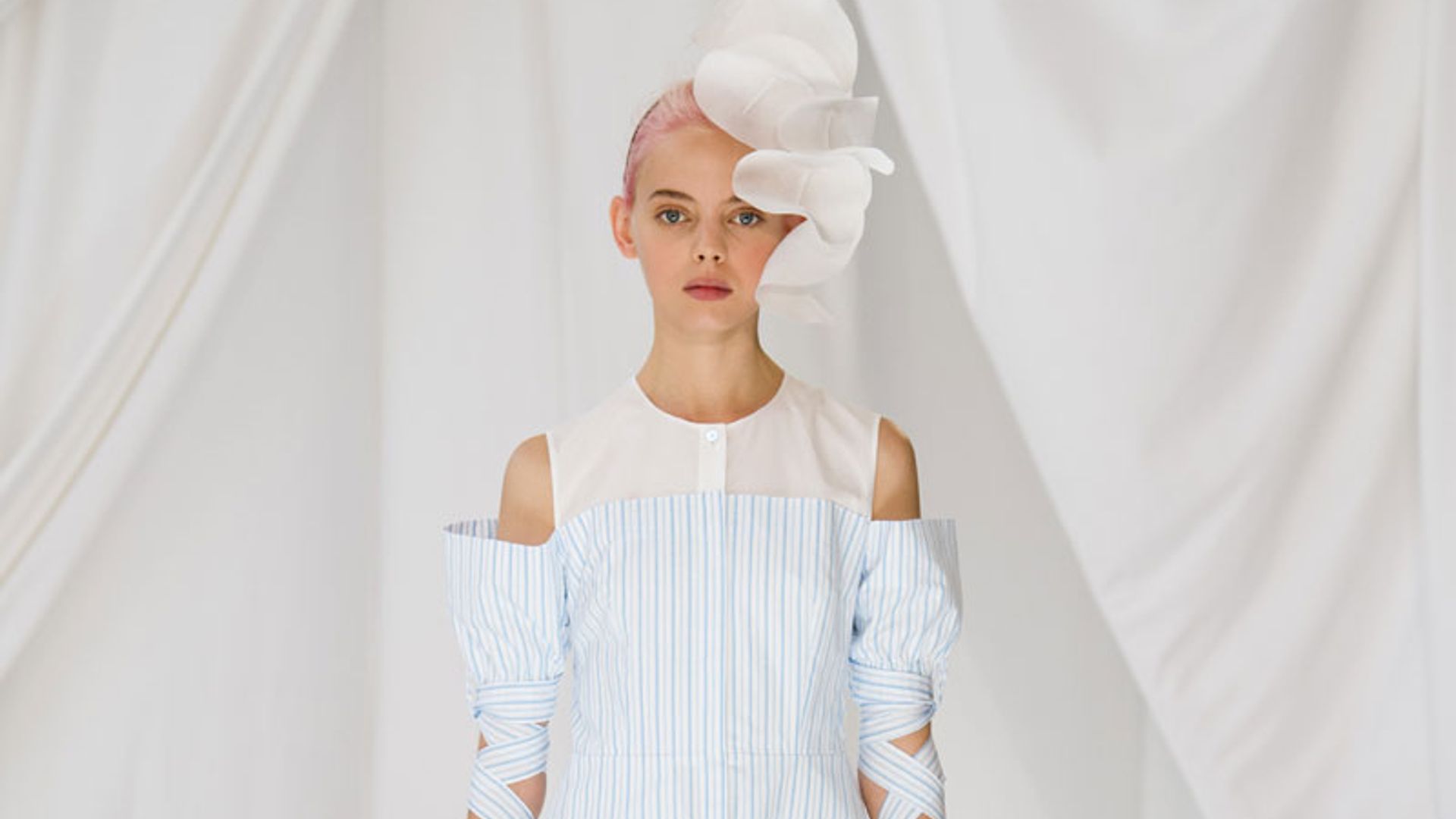 Entre cristales y flores, Delpozo se asegura el éxito en Londres