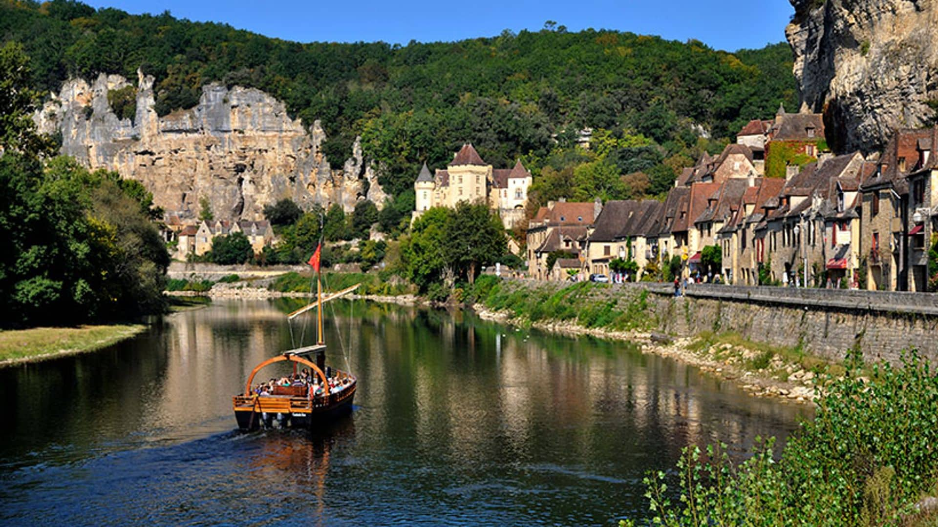 Un paseo en barca por La Roque-Gageac, para muchos el pueblo más bonito de Francia