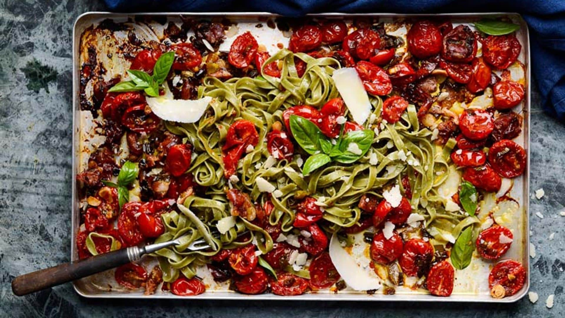 'Fetuccini' con hierbas frescas y tomates