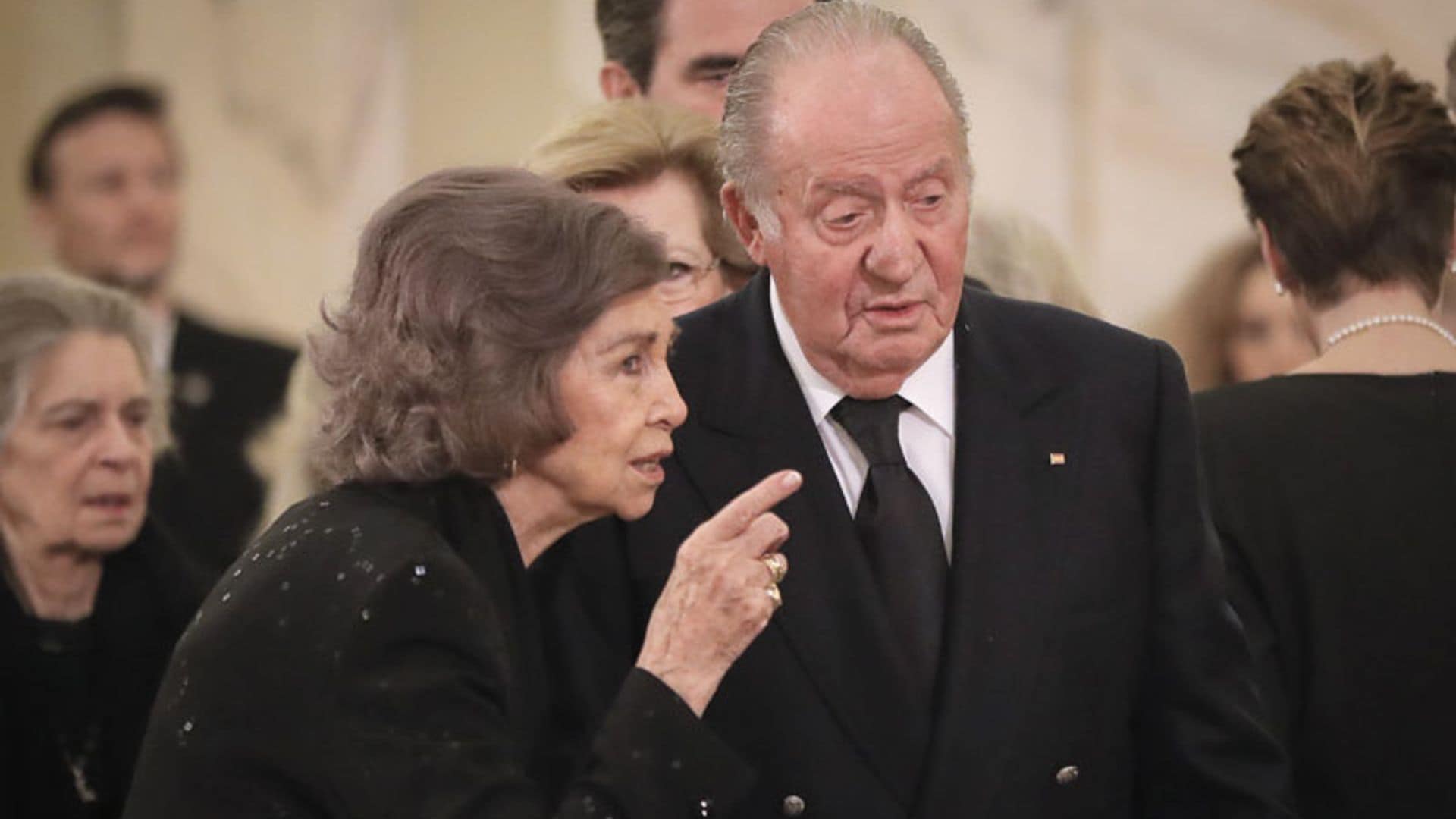 Los reyes Juan Carlos y Sofía, juntos en el funeral de Miguel de Rumanía