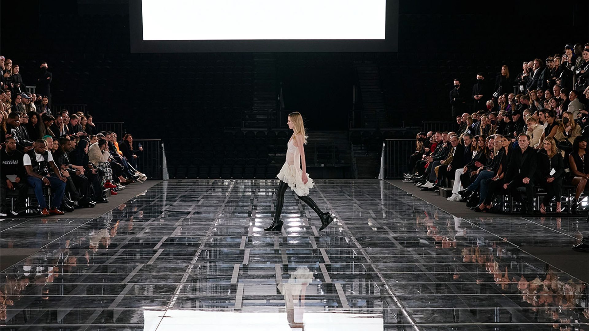 Givenchy impacta con una colección cargada de poder y personalidad