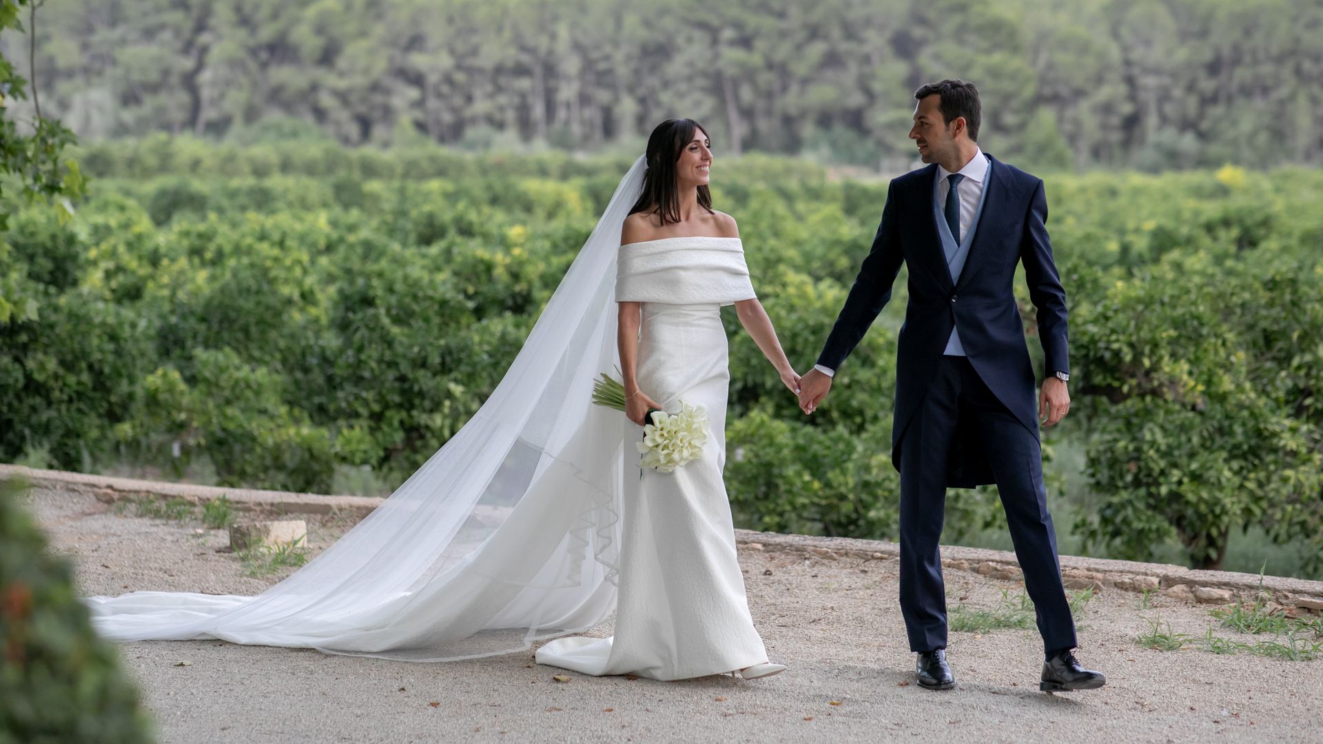 Sofía, la novia que se casó en Valencia con un vestido desmontable inspirado en Audrey Hepburn