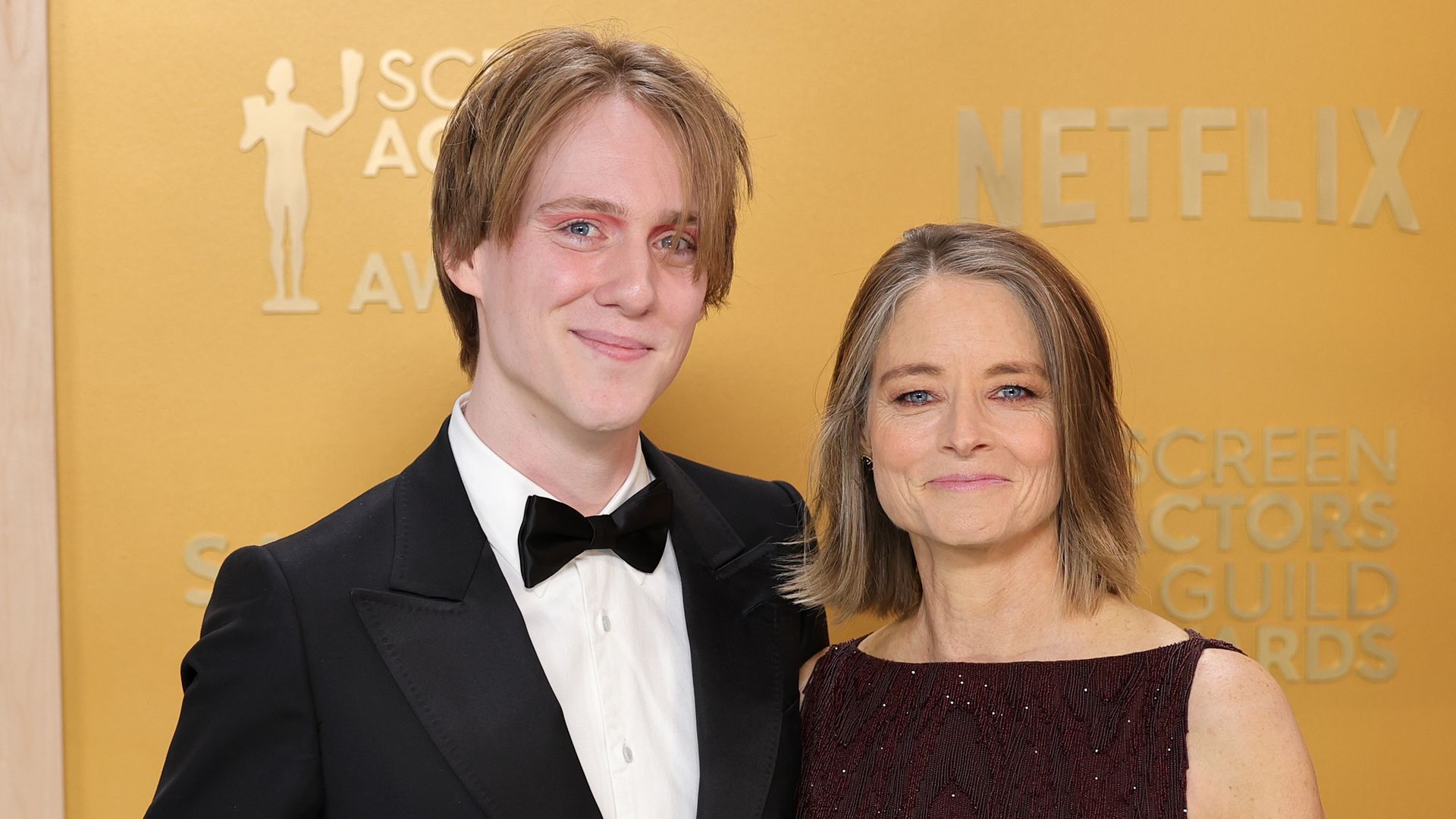 Así es el hijo desconocido de Jodie Foster que sigue sus pasos como actor