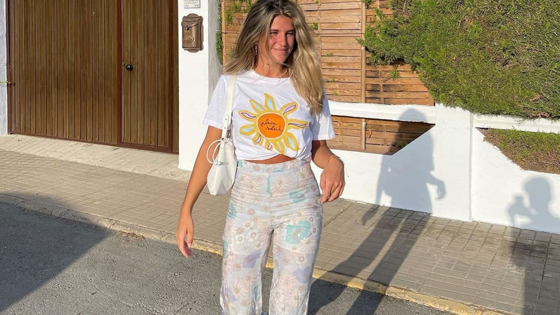 Estos pantalones de flores son el relevo perfecto de los vestidos de verano