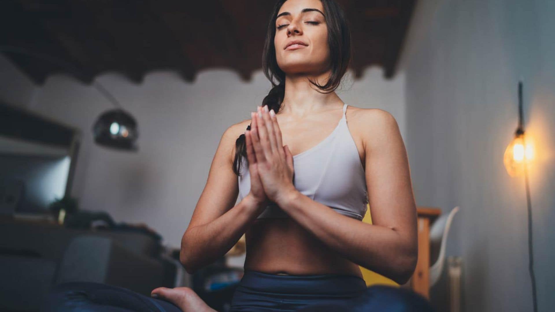 chica meditando