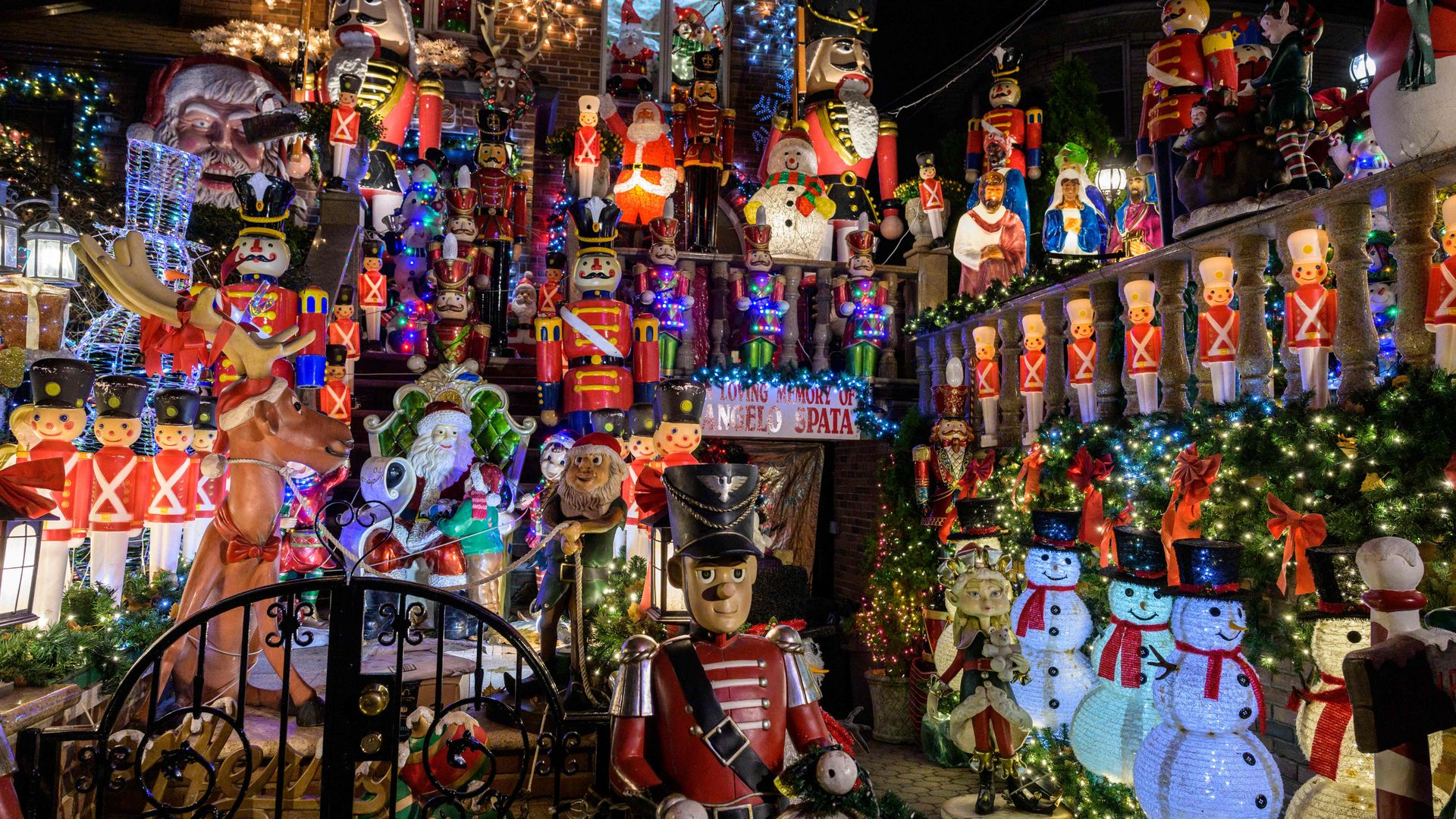 Así es Dyker Heights, el barrio neoyorquino con la decoración navideña más impactante