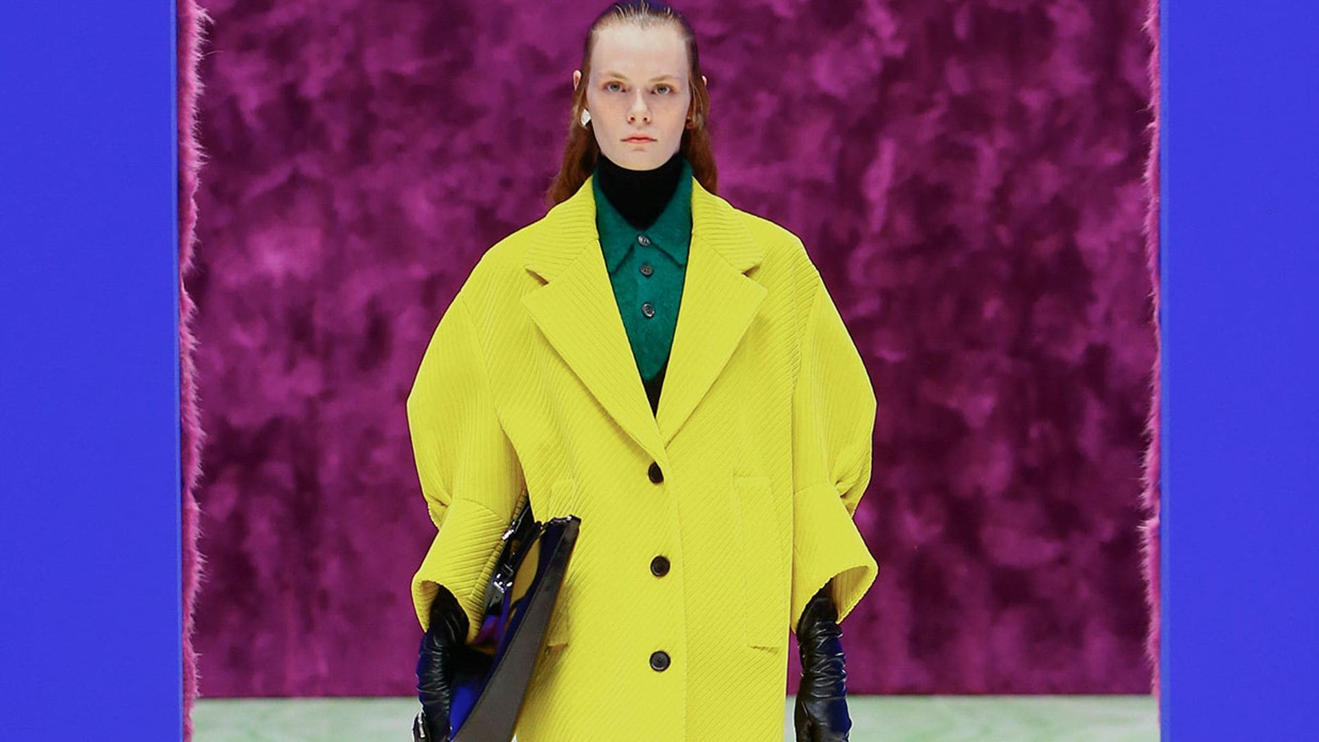 El próximo invierno los abrigos que llevarás serán reversibles, por Prada