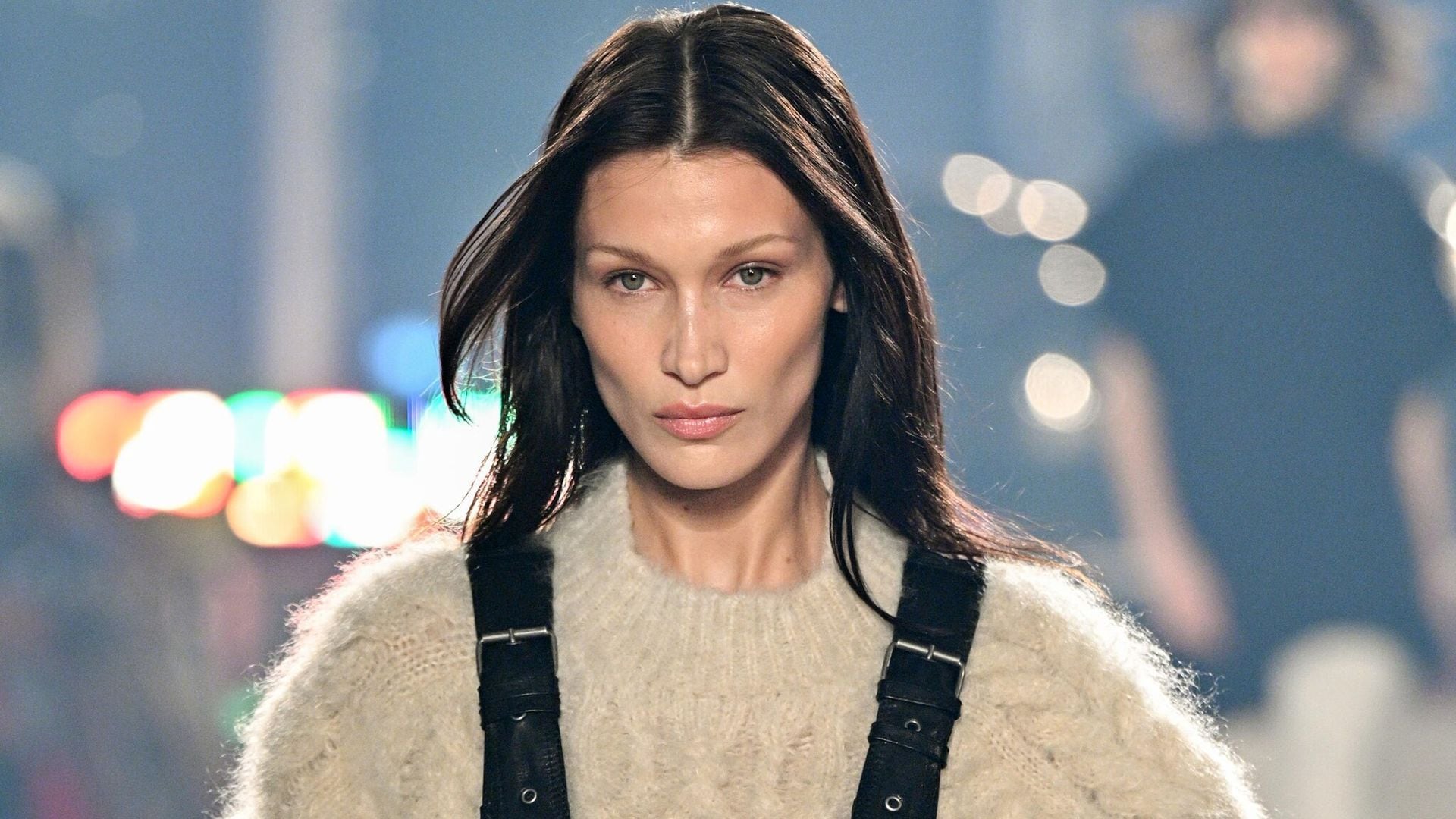 Con fuertes imágenes, Bella Hadid se sincera sobre su batalla contra la enfermedad de Lyme