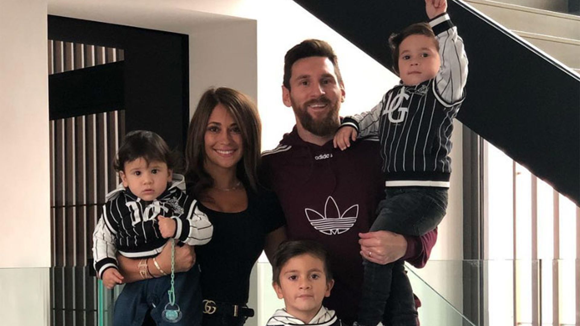 ¡Todo un 'showman'! Antonela Roccuzzo presume de su hijo Mateo cantando 'El Zorro'