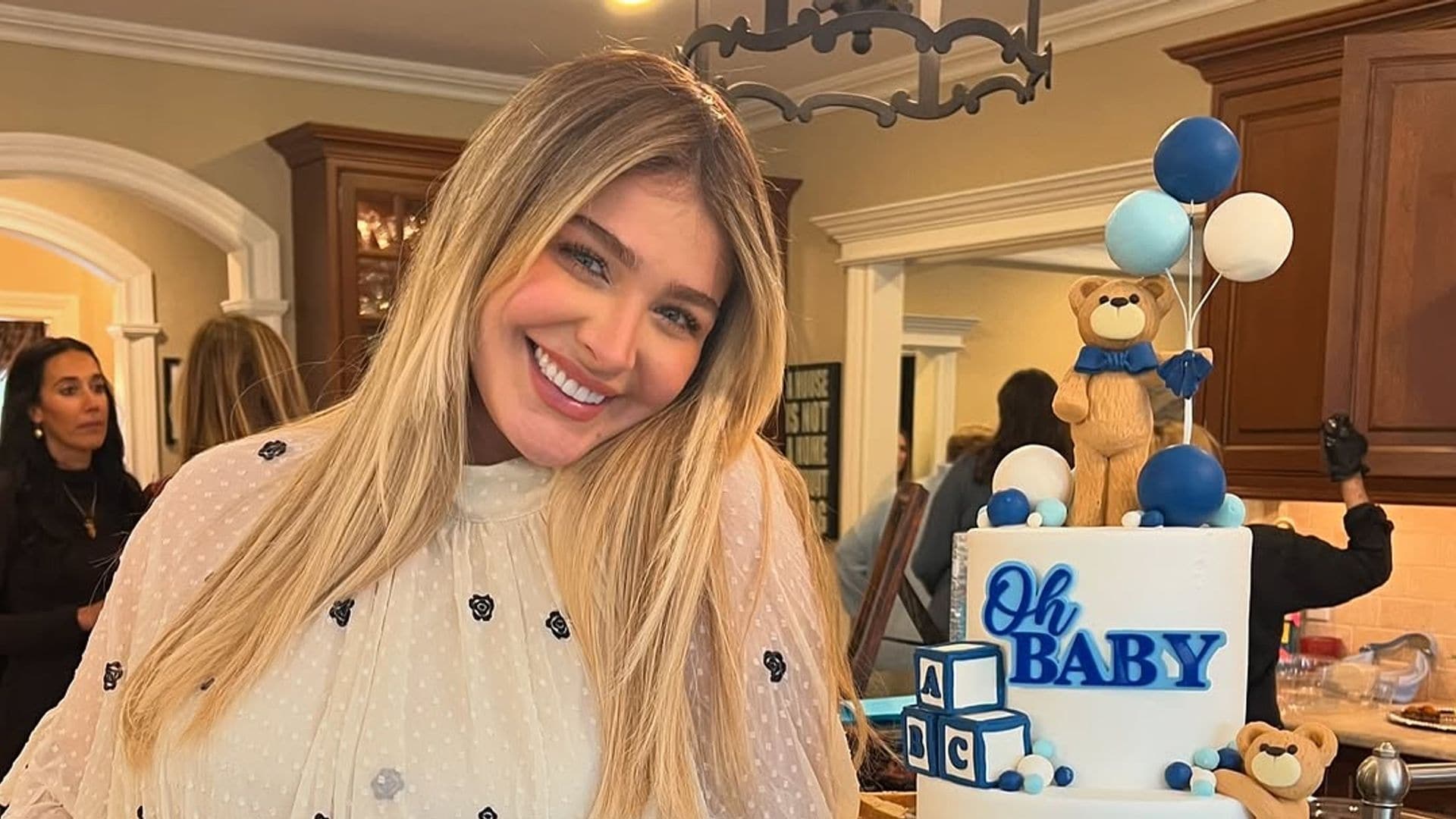 Migbelis Castellanos celebra su baby shower rodeada del cariño de su familia