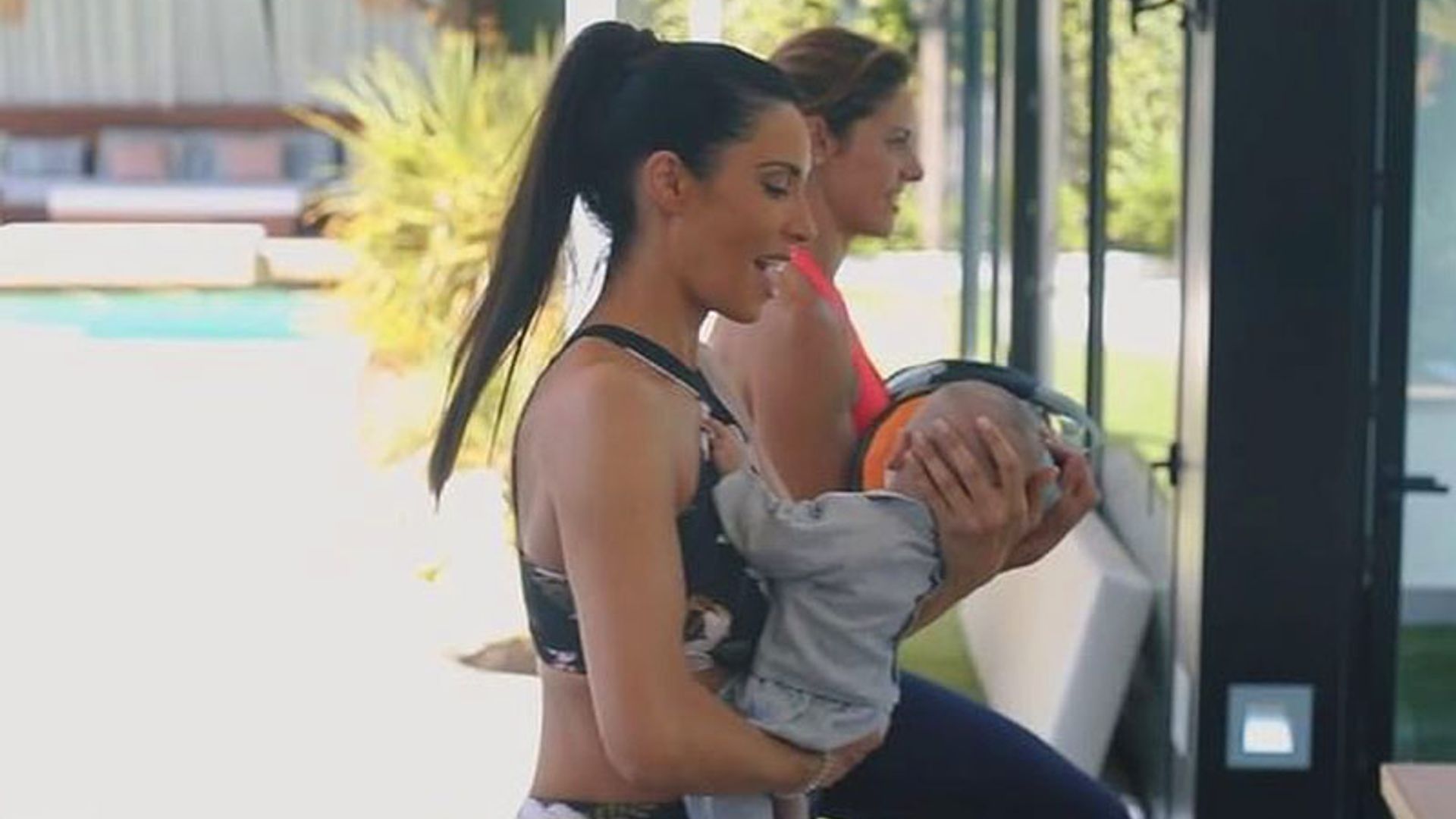 ¡Entrenando con mamá! Pilar Rubio muestra cómo se pone en forma con su hijo Alejandro