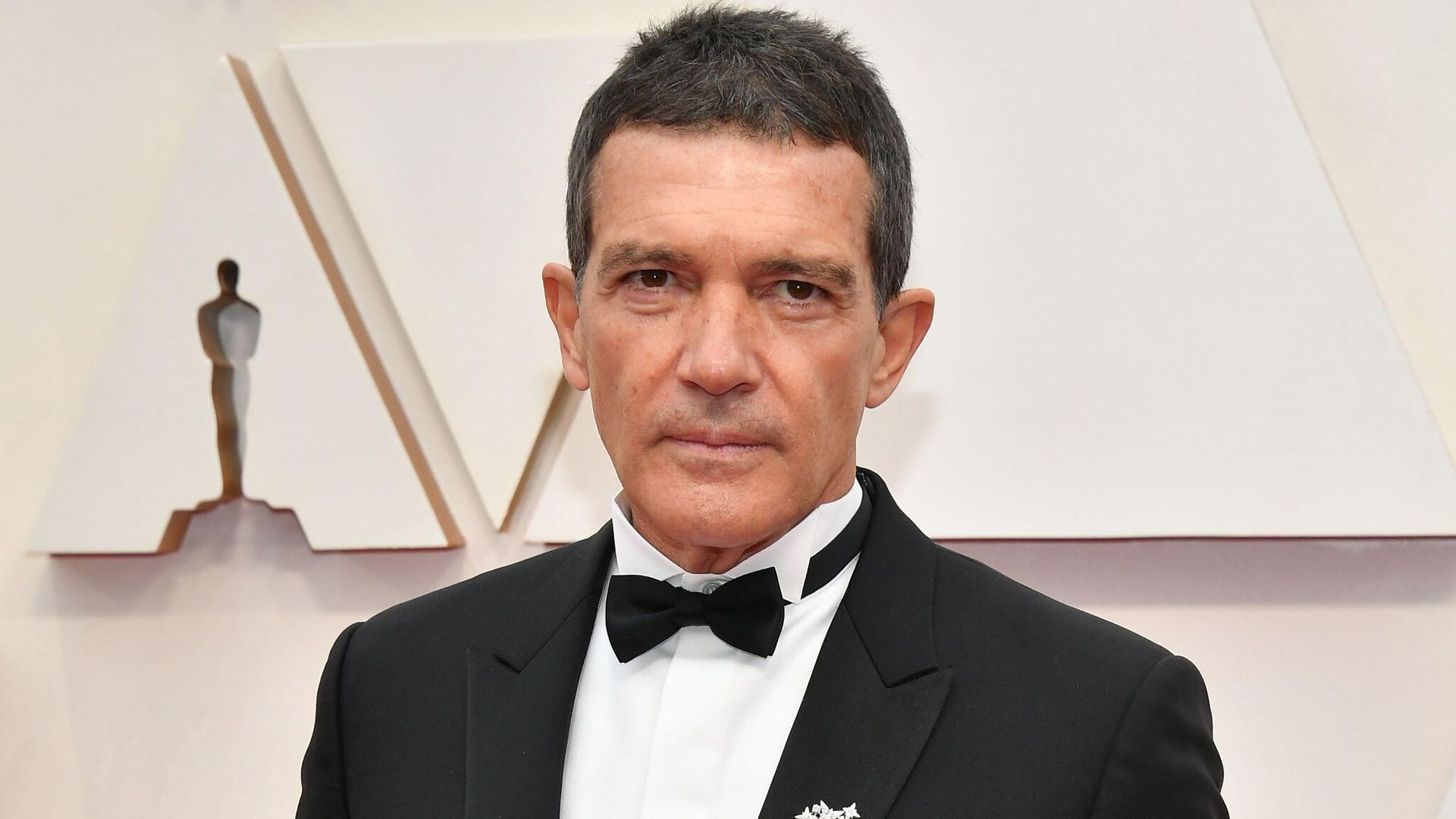 Antonio Banderas revela, en el día de su cumpleaños 60, que dio positivo a COVID-19