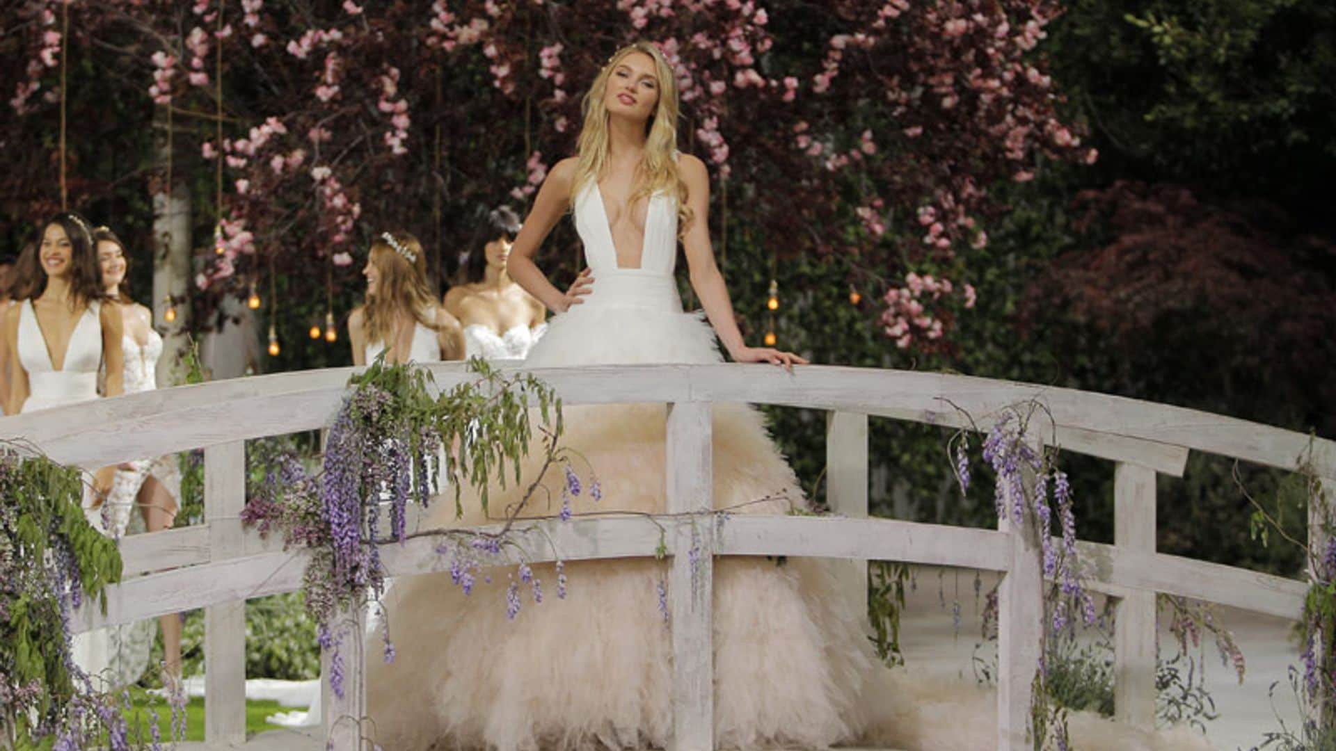 Entramos en el jardín impresionista que evoca la nueva colección de Pronovias