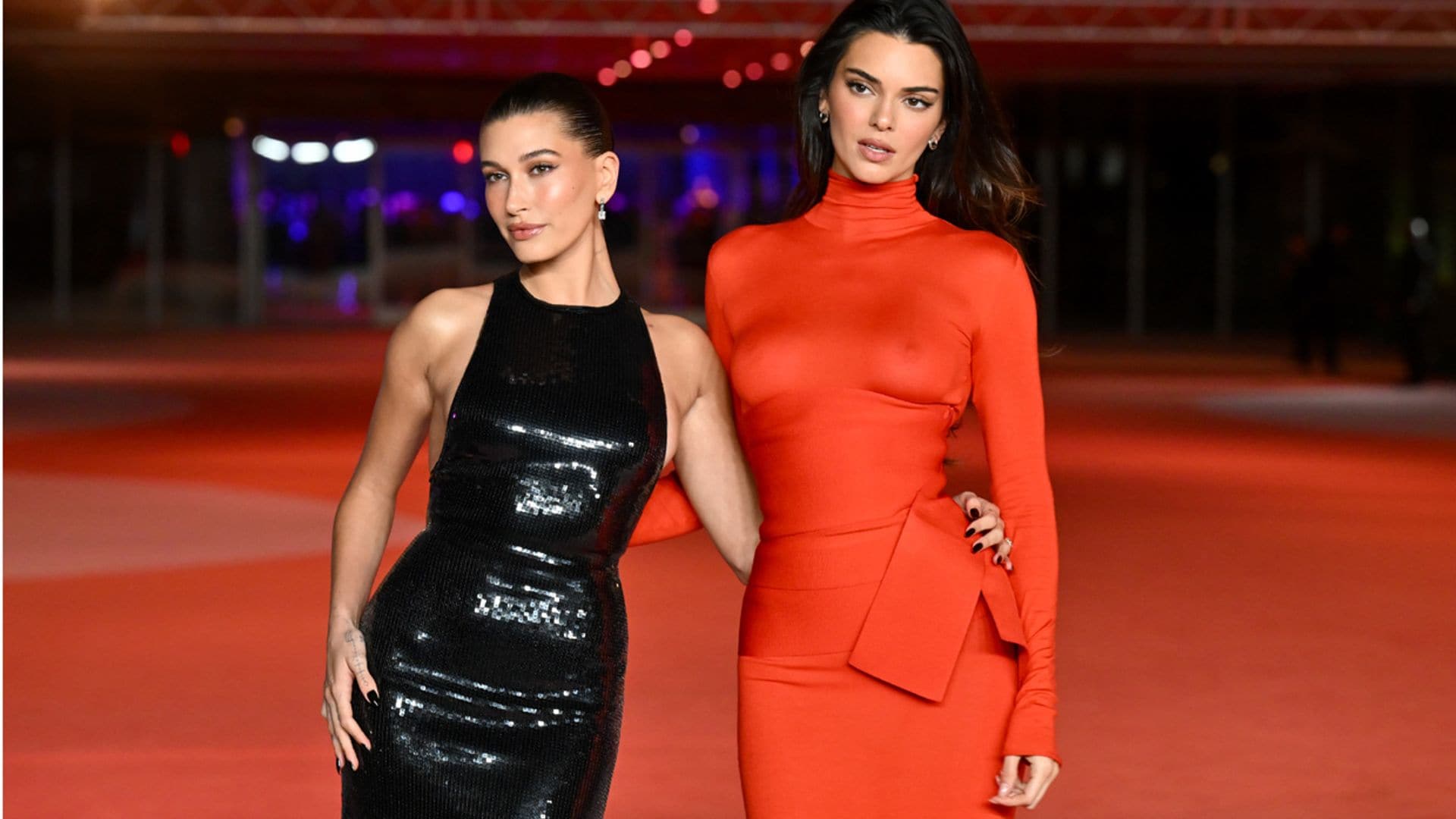 Hailey, Kendall y otros lookazos vistos en la alfombra roja de la Academy Museum Gala