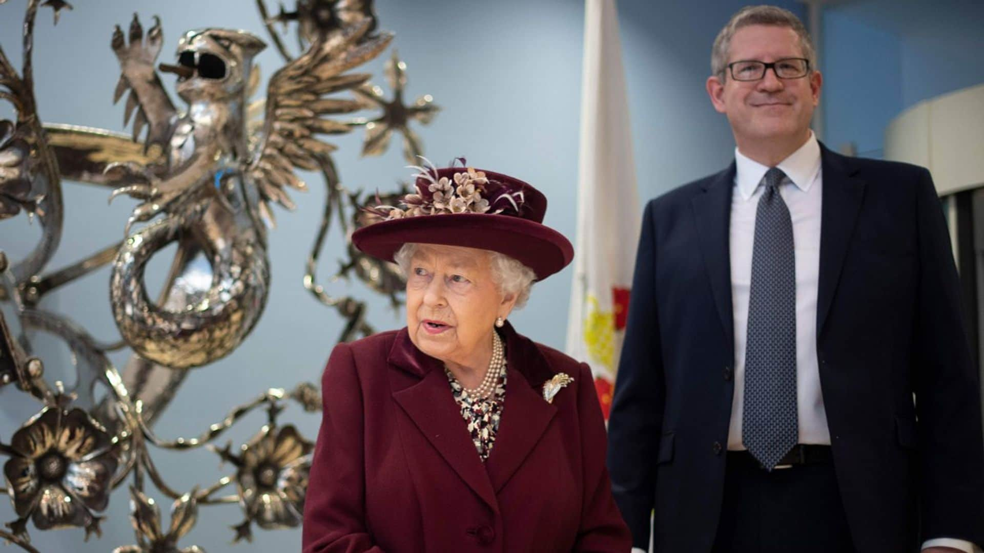 queen elizabeth ii with director general andrew parker