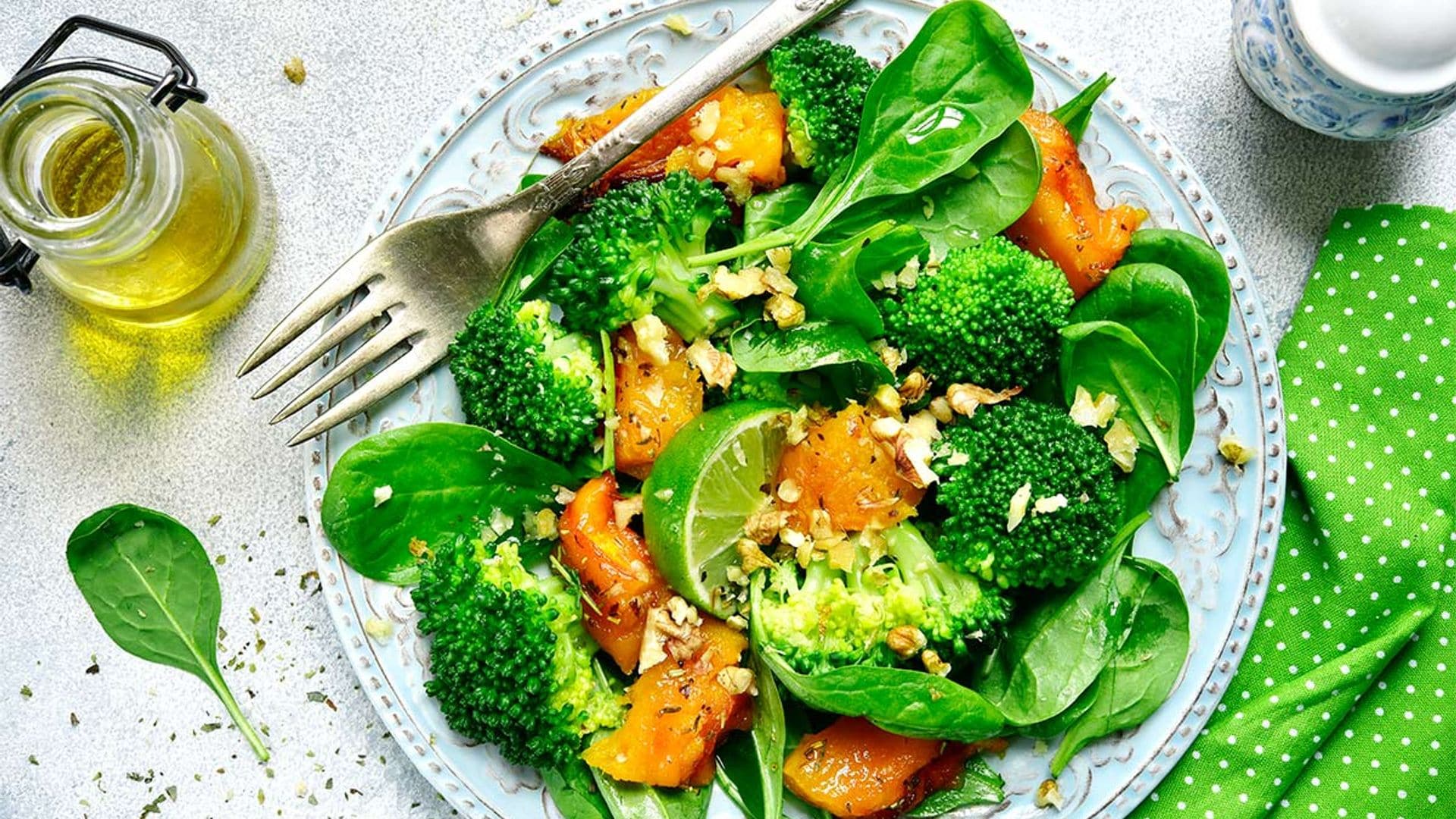 Ensalada de brócoli, calabaza asada y pistachos